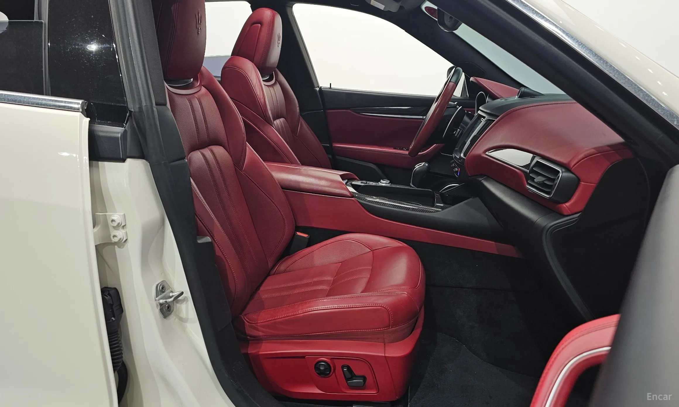 Maserati Levante превью 10