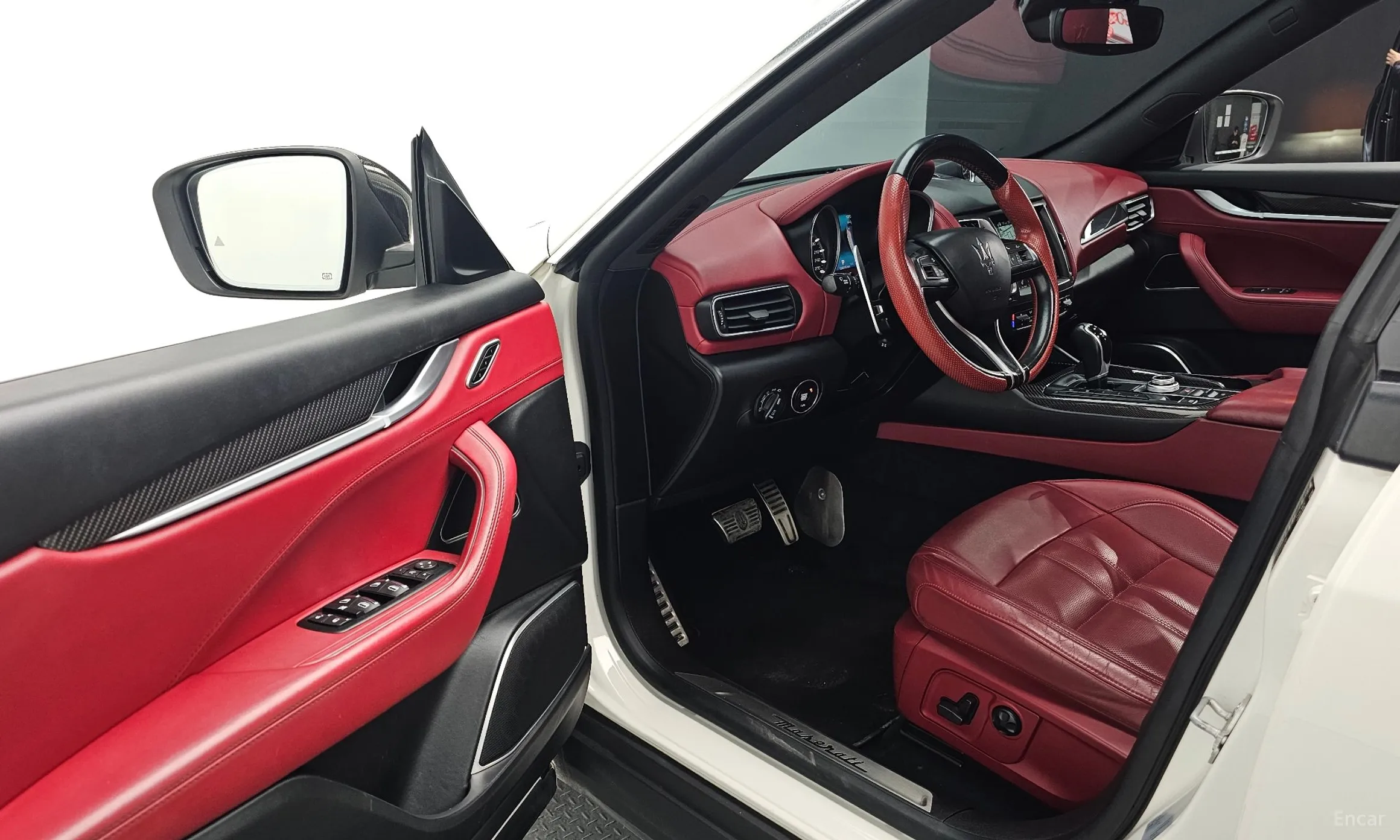 Maserati Levante превью 11