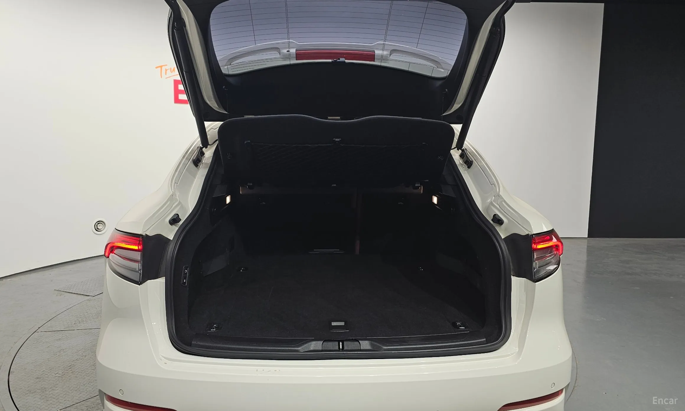 Maserati Levante превью 20