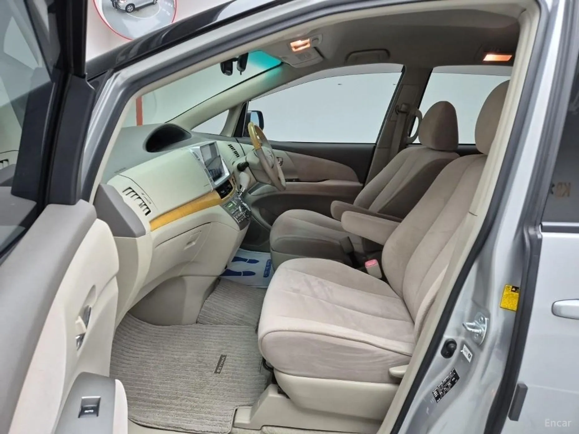Toyota Estima превью 10