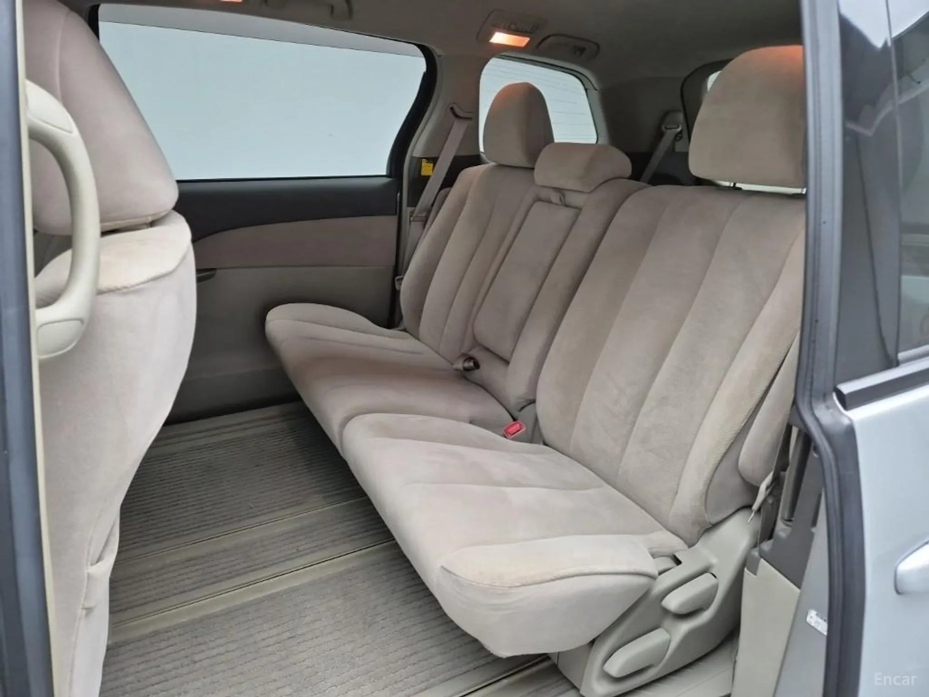 Toyota Estima превью 11