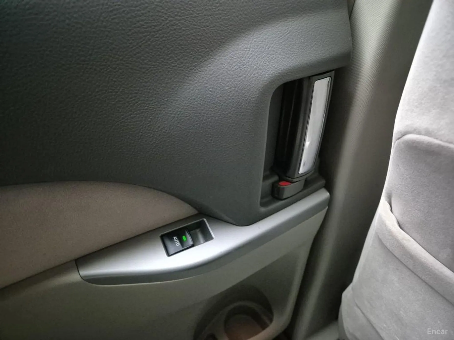 Toyota Estima превью 12