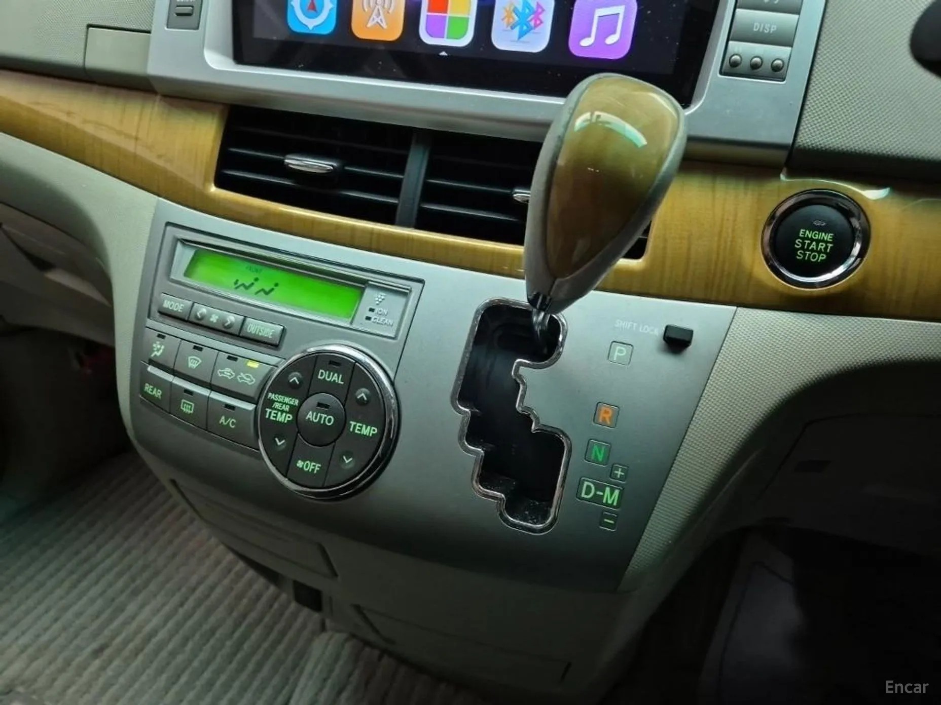 Toyota Estima превью 6