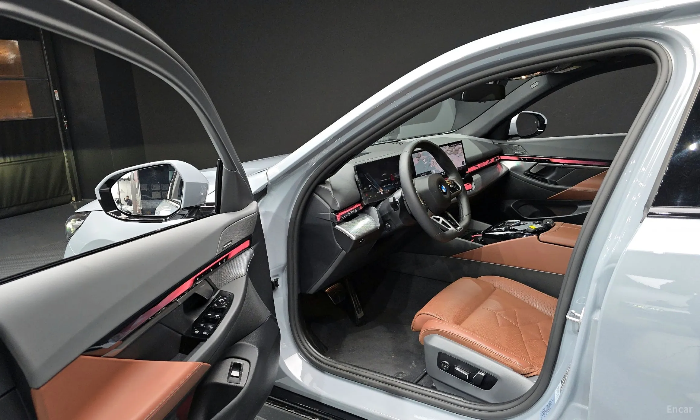 BMW 5 Series (G60) превью 10