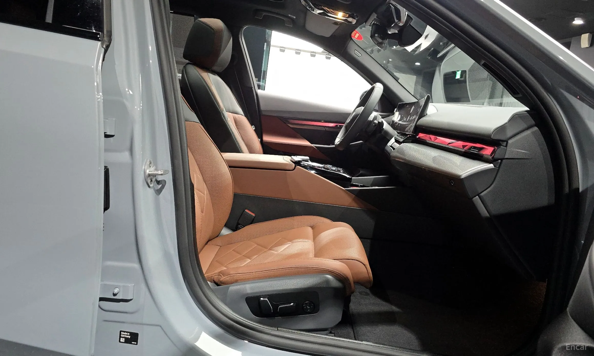 BMW 5 Series (G60) превью 11