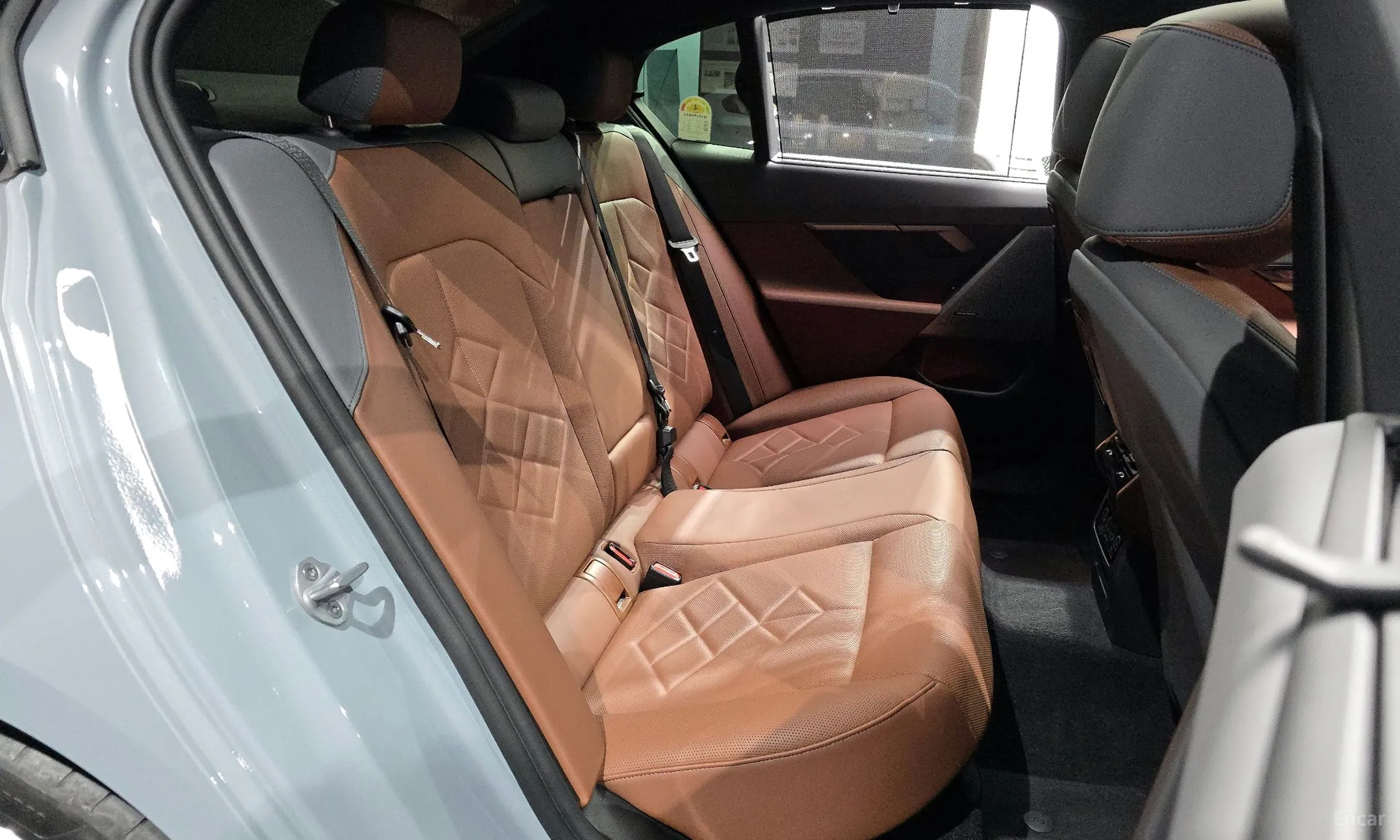 BMW 5 Series (G60) превью 12