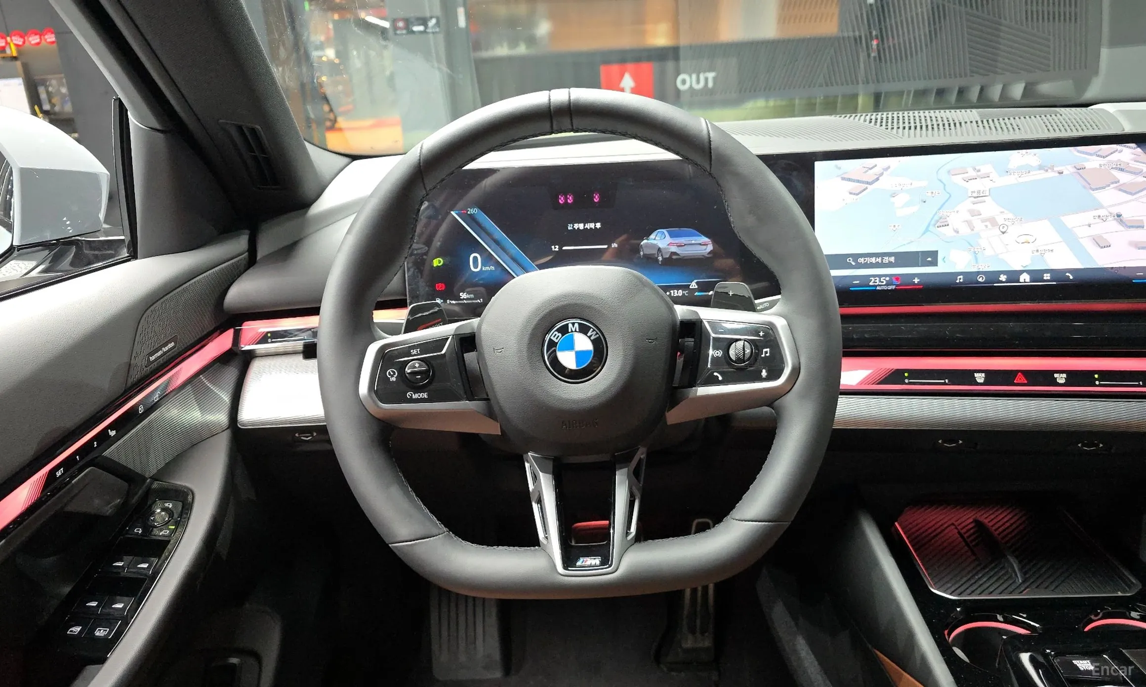 BMW 5 Series (G60) превью 13