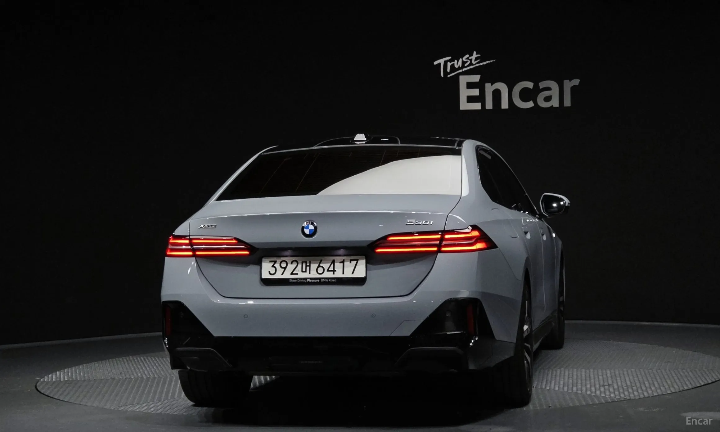 BMW 5 Series (G60) превью 4
