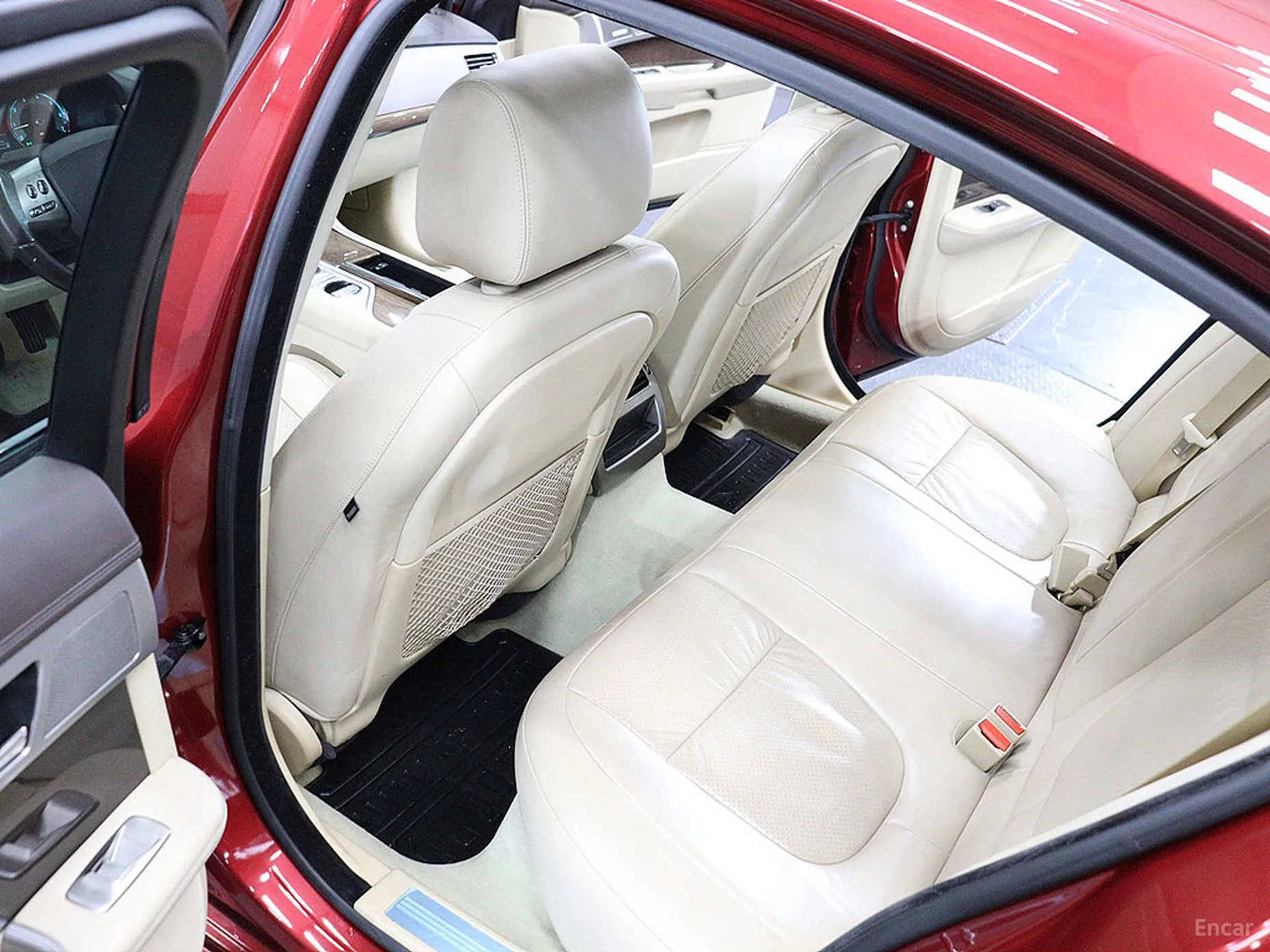 Jaguar XF превью 11