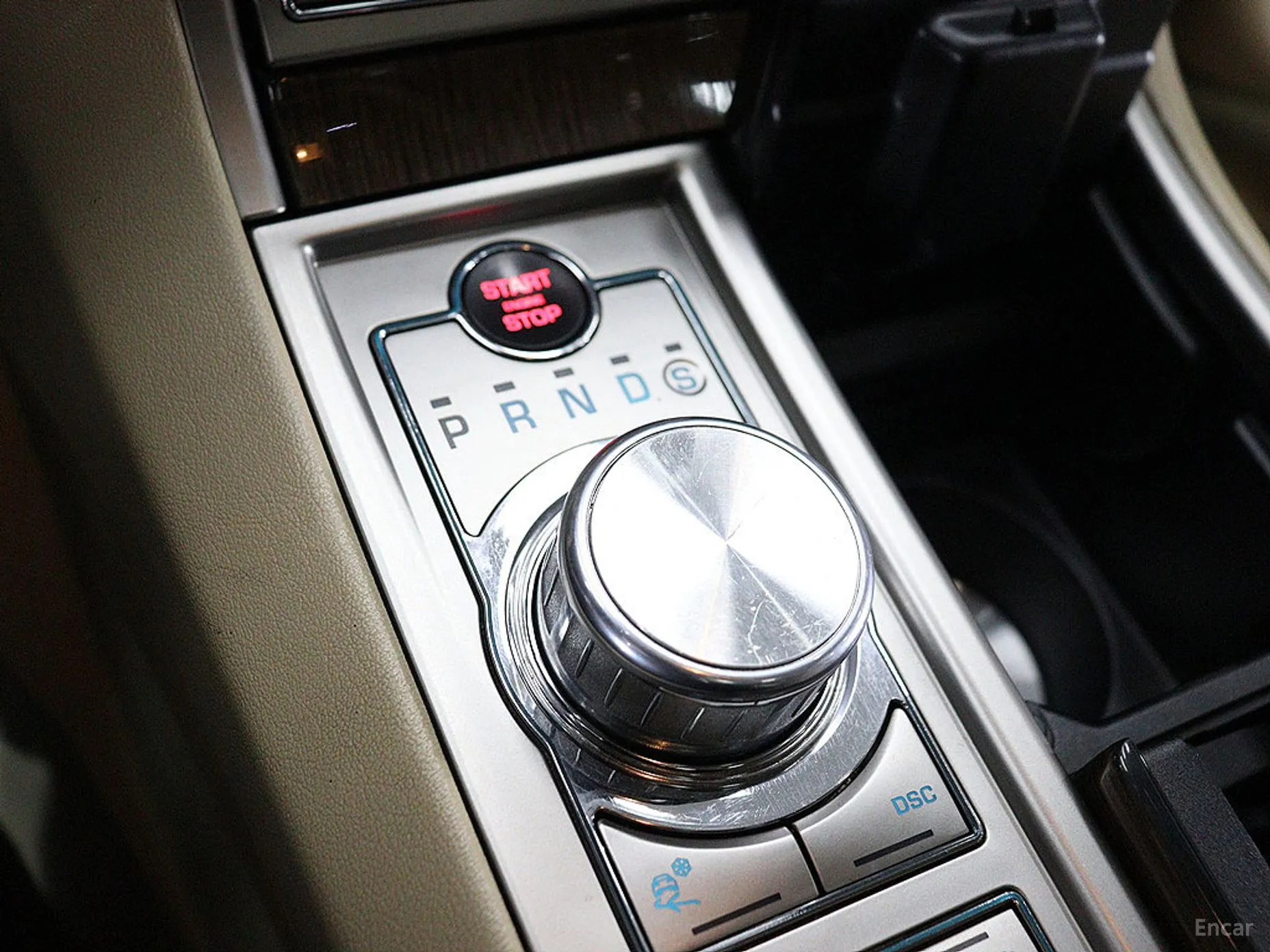 Jaguar XF превью 12