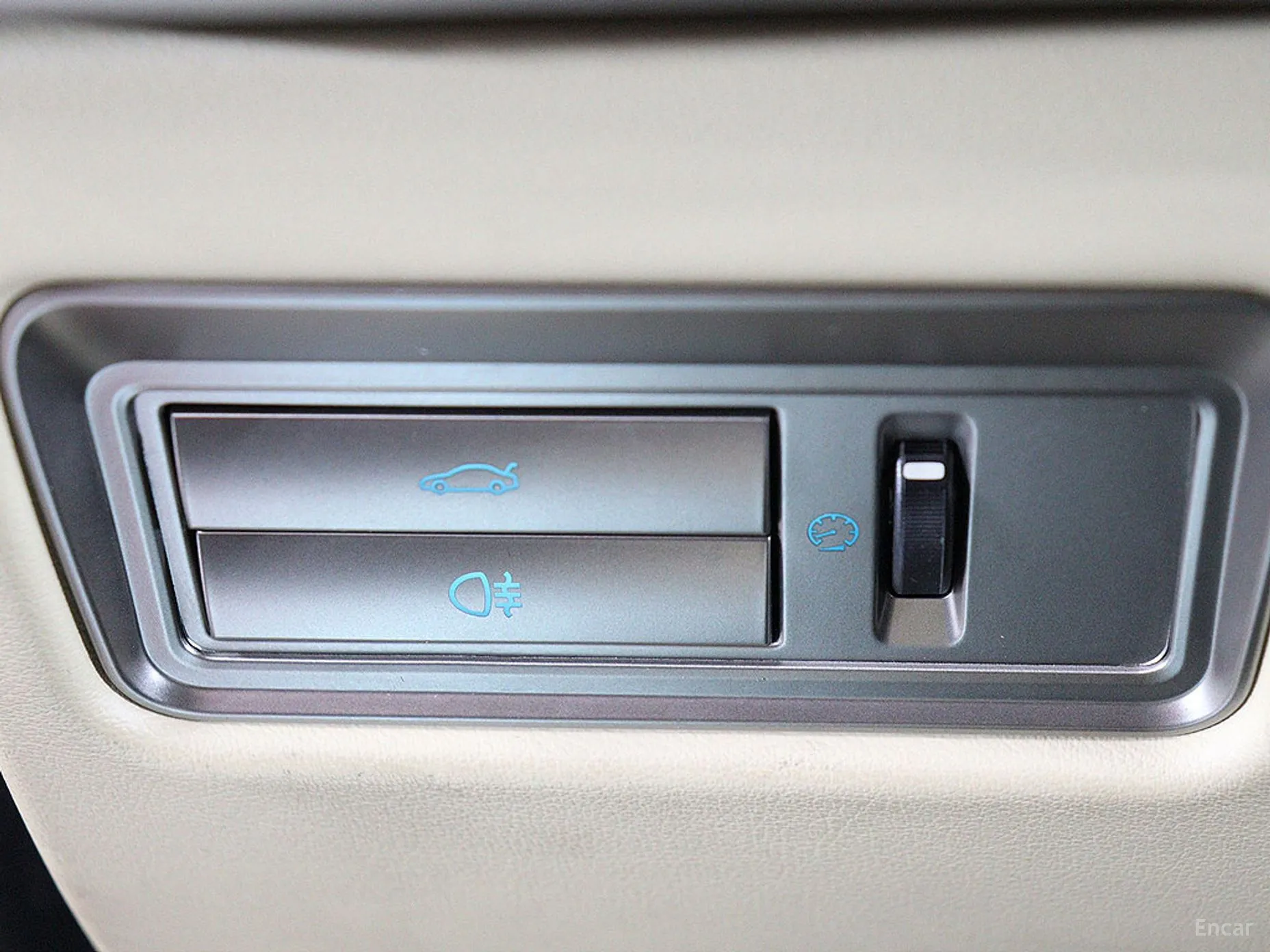 Jaguar XF превью 15