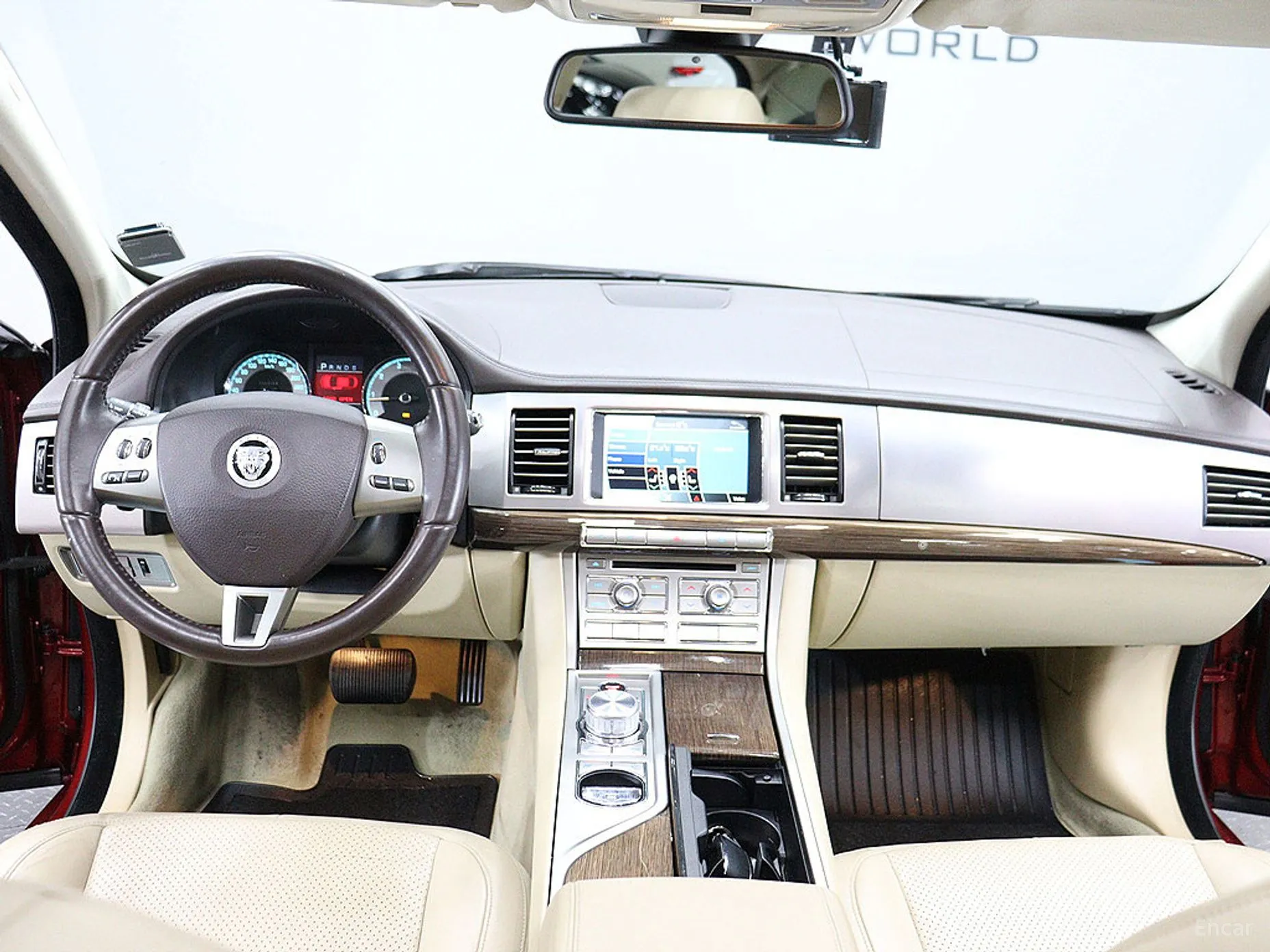 Jaguar XF превью 5