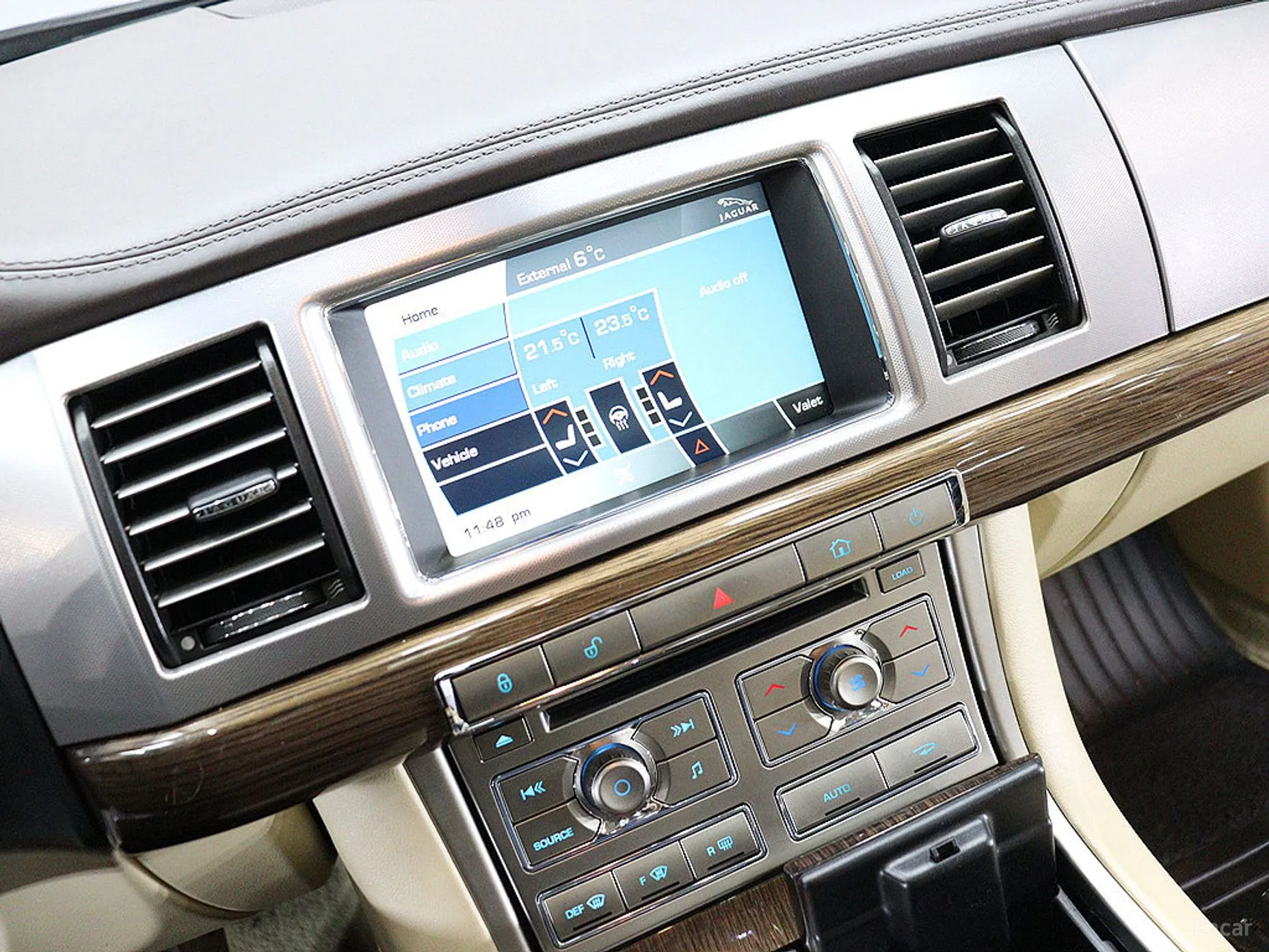 Jaguar XF превью 8