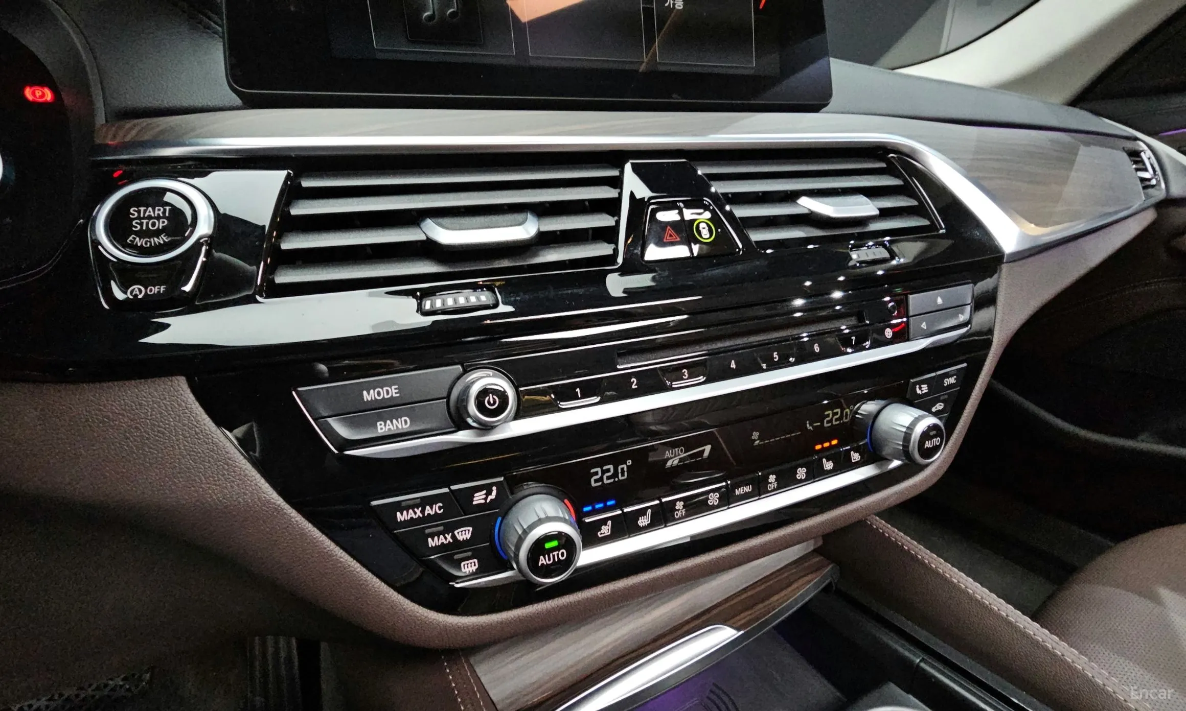 BMW 5 Series (G30) превью 15