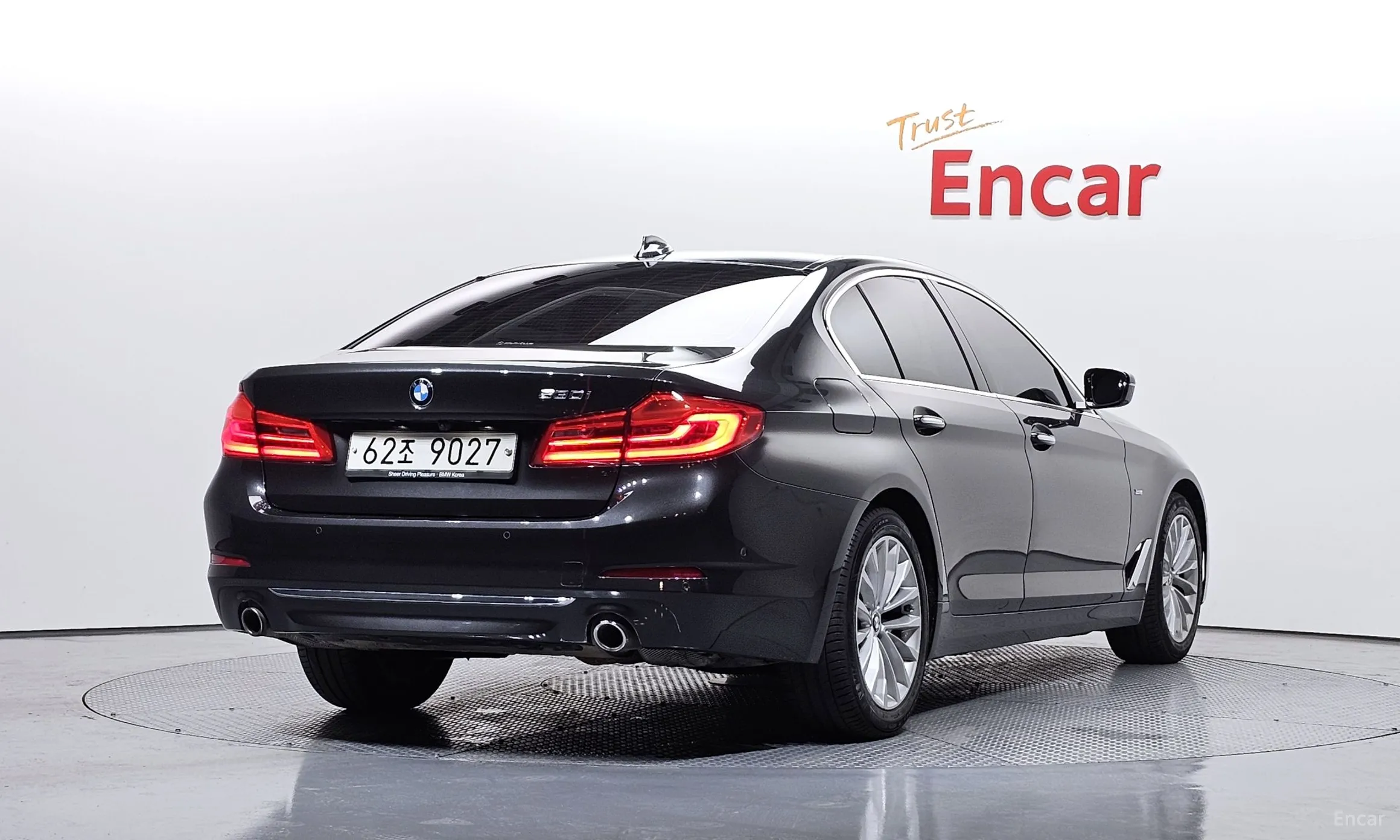 BMW 5 Series (G30) превью 2