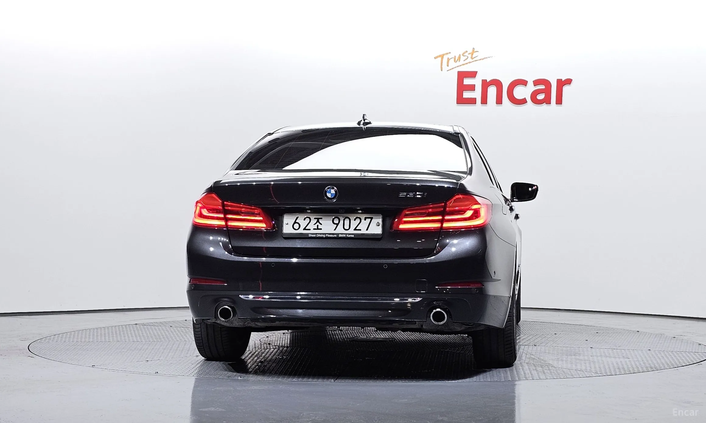 BMW 5 Series (G30) превью 4