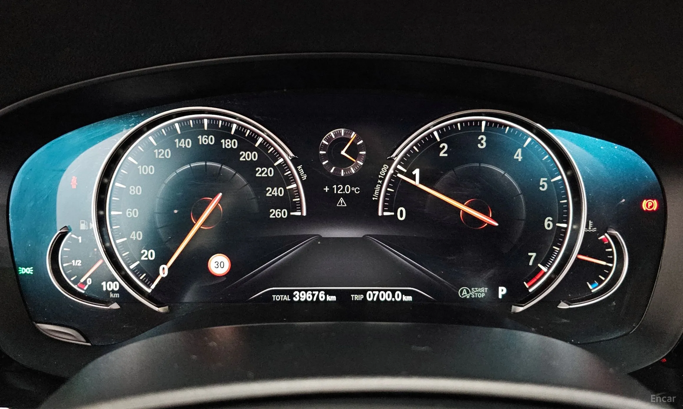 BMW 5 Series (G30) превью 8