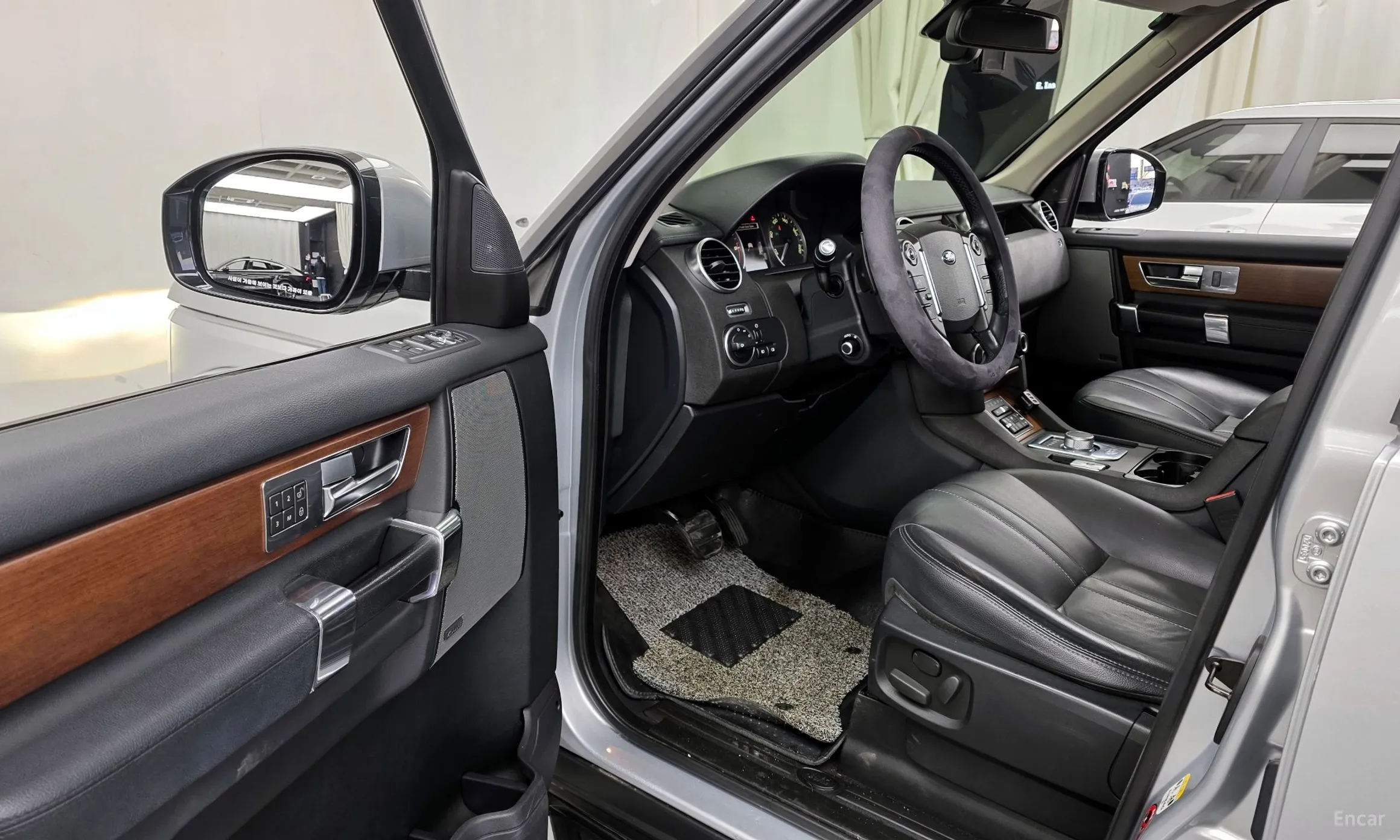 Land Rover Discovery 4 превью 10