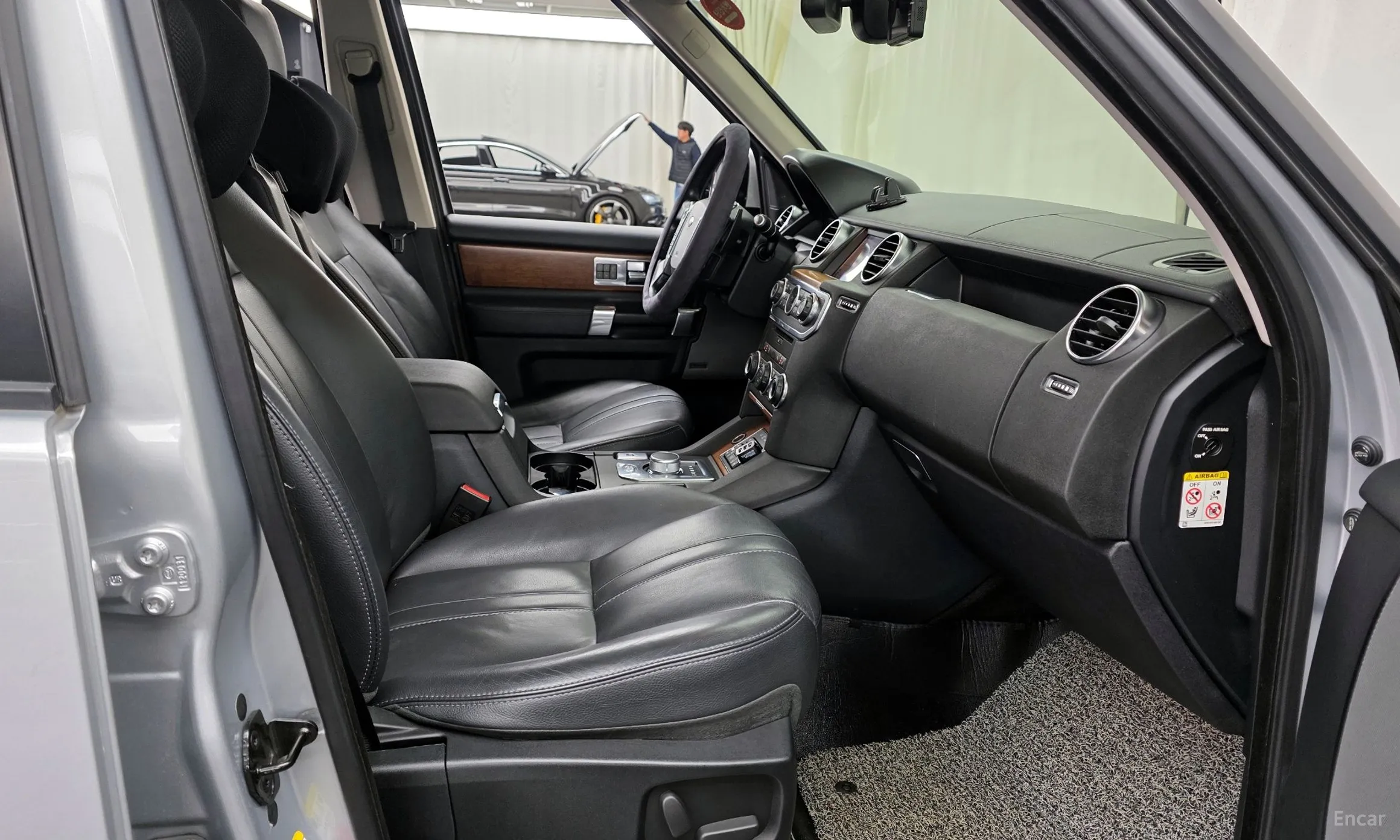 Land Rover Discovery 4 превью 11
