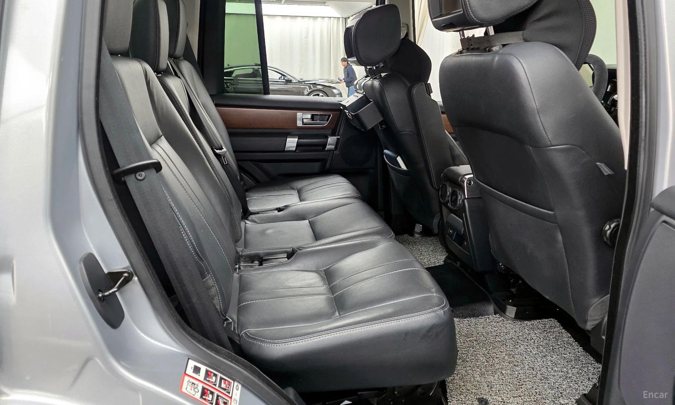 Land Rover Discovery 4 превью 12