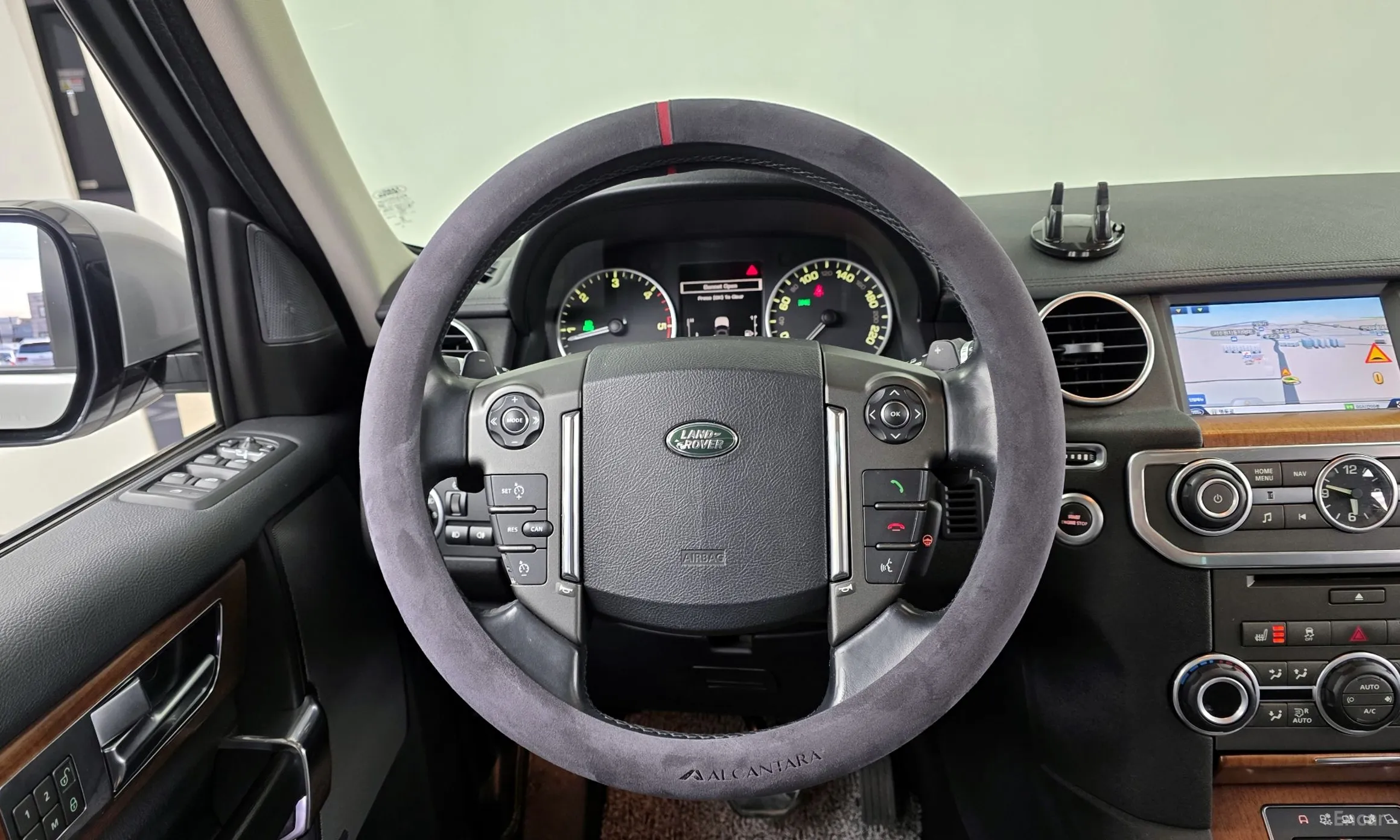 Land Rover Discovery 4 превью 13