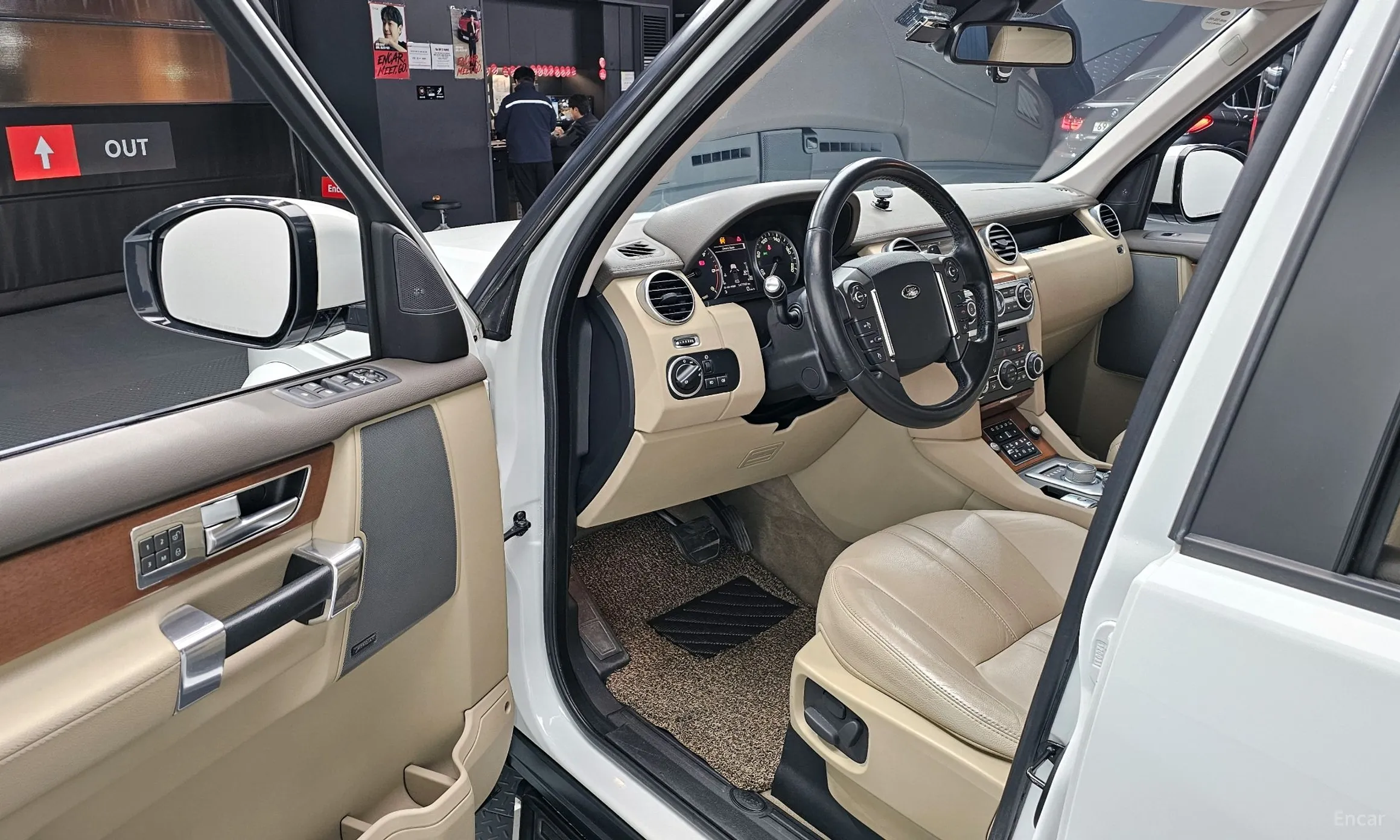 Land Rover Discovery 4 превью 11