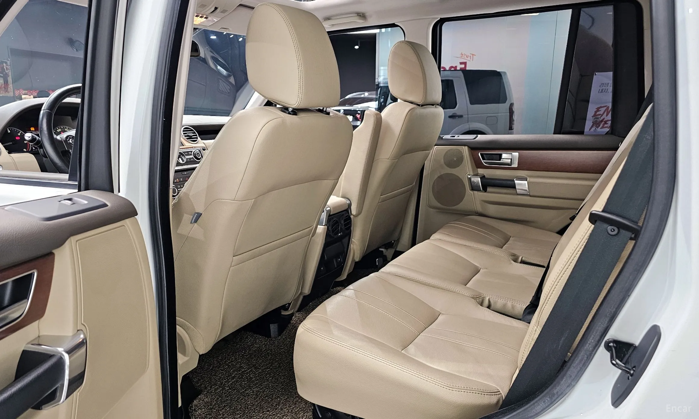 Land Rover Discovery 4 превью 12