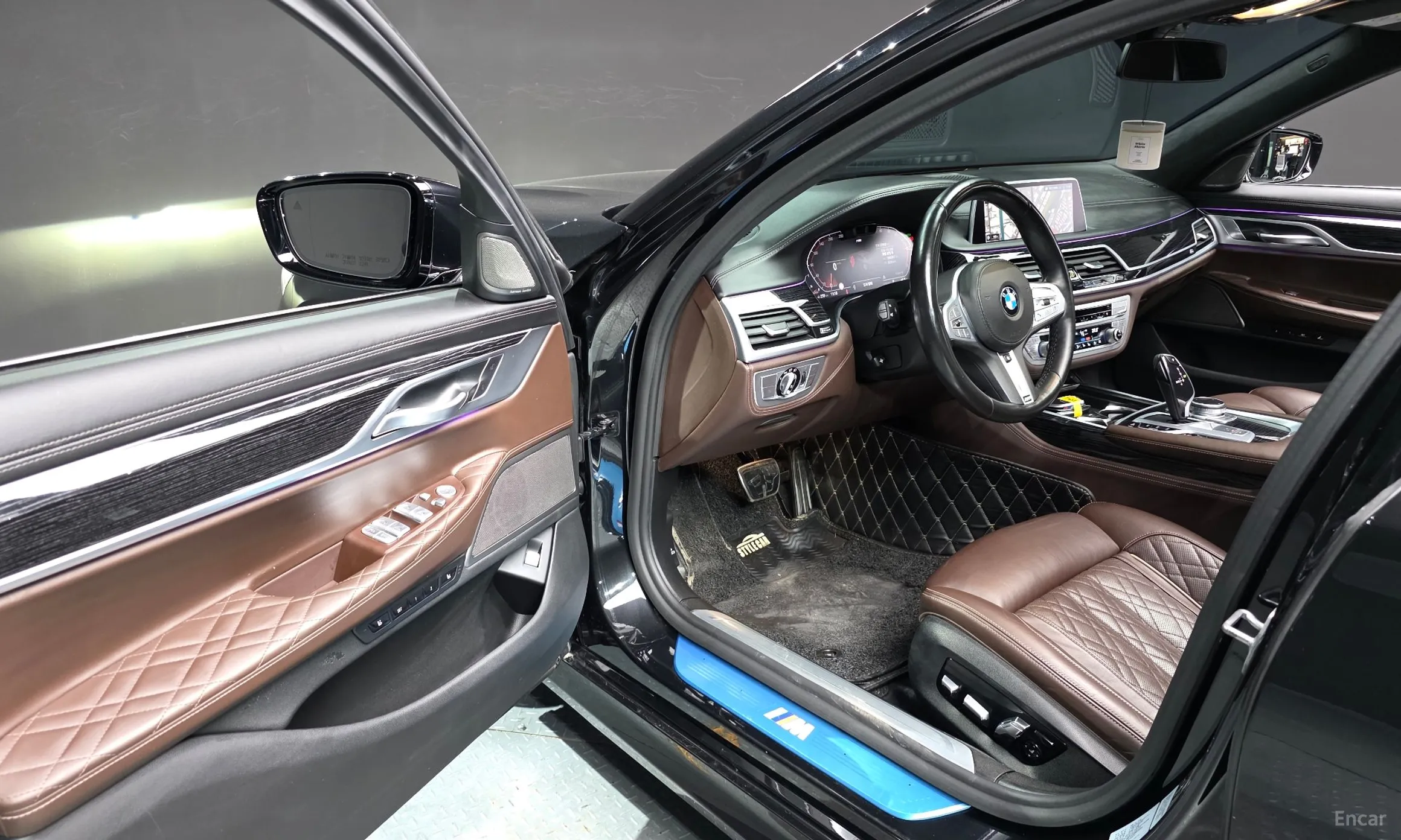 BMW 7 Series (G11) превью 11