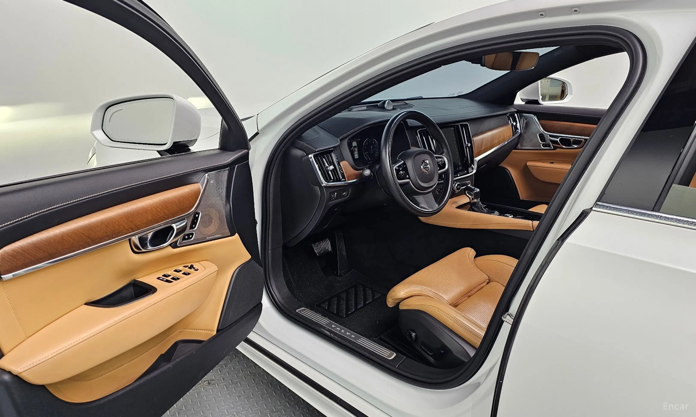 Volvo S90 превью 11