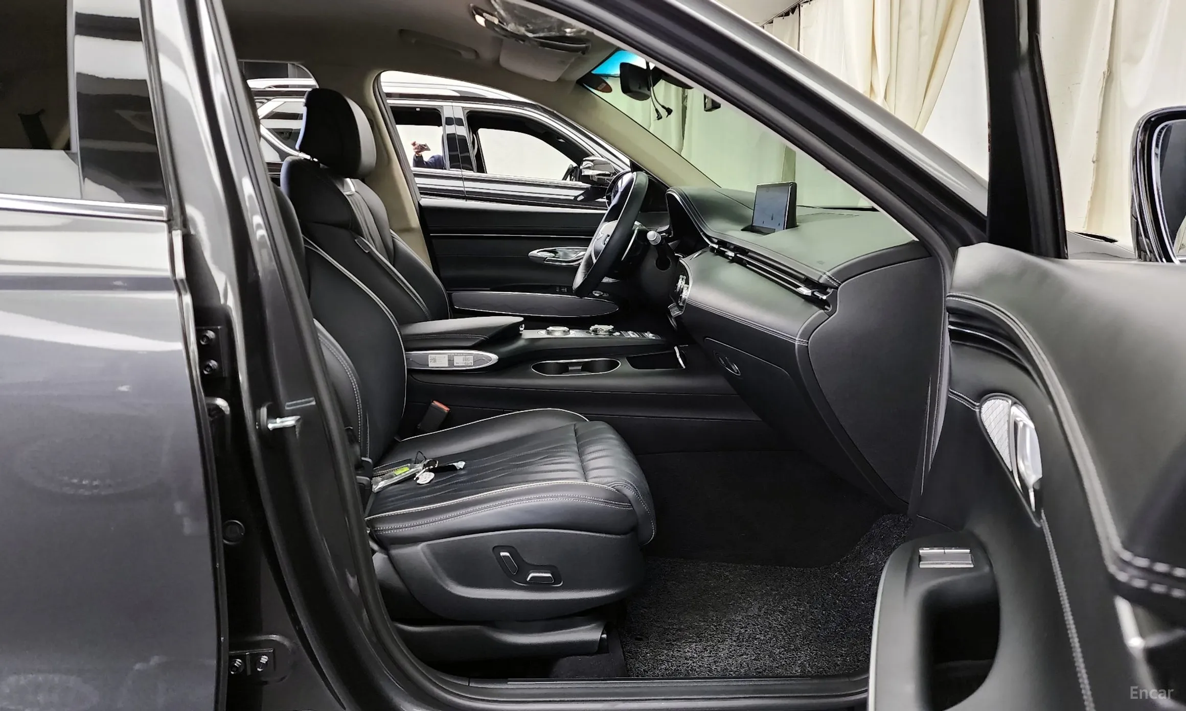 Genesis GV70 превью 11