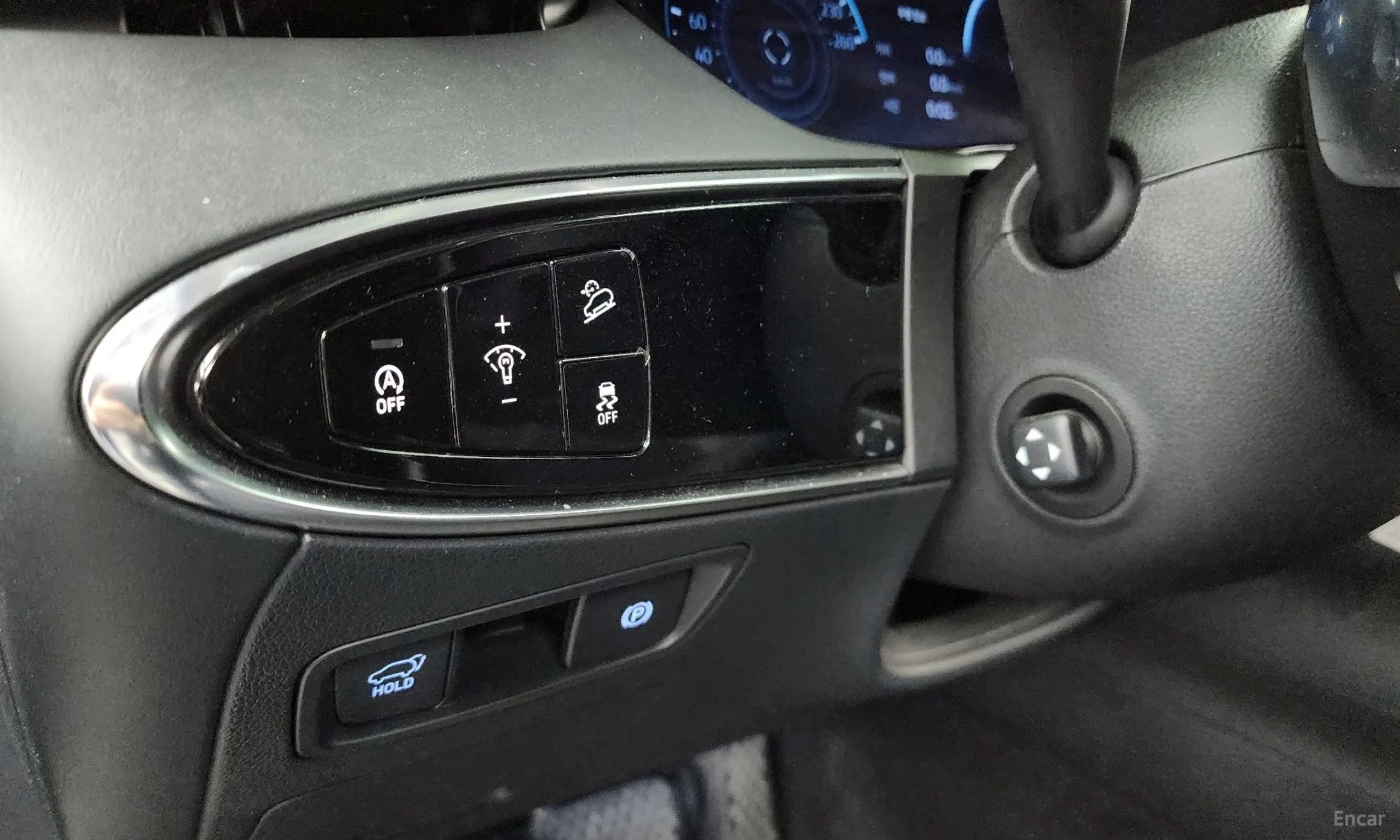 Genesis GV70 превью 16