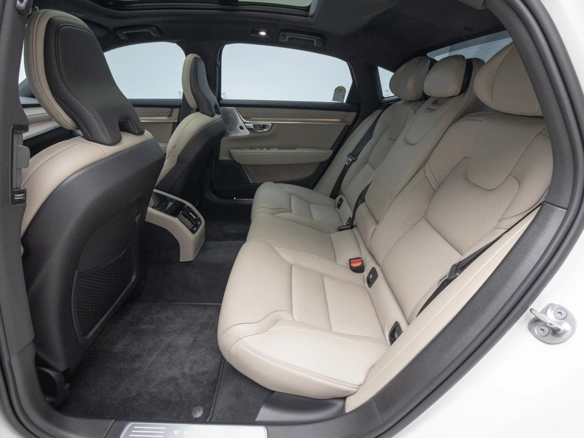 Volvo S90 превью 10