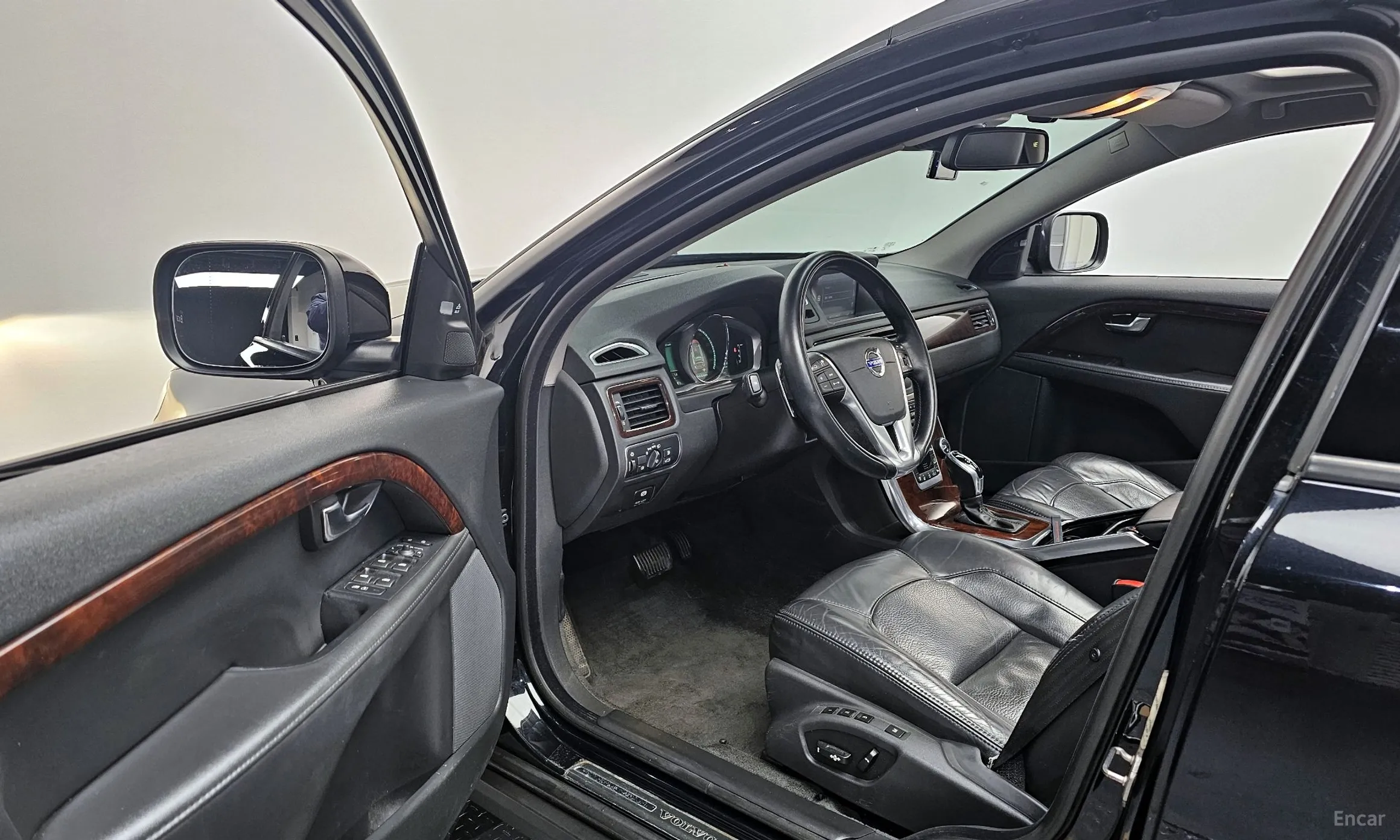 Volvo XC70 превью 10