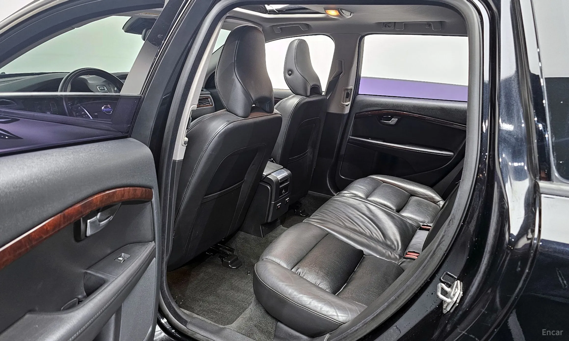 Volvo XC70 превью 11
