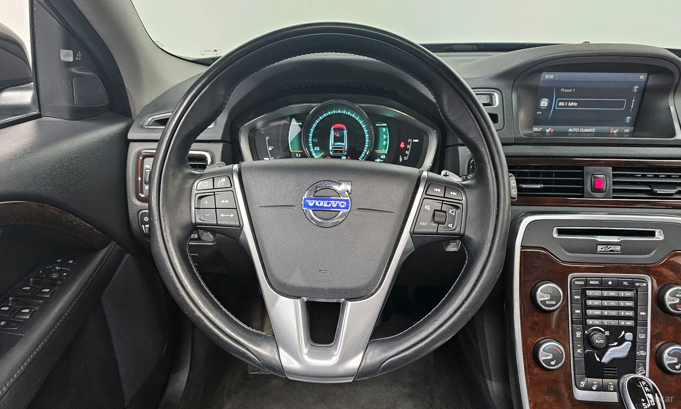 Volvo XC70 превью 13