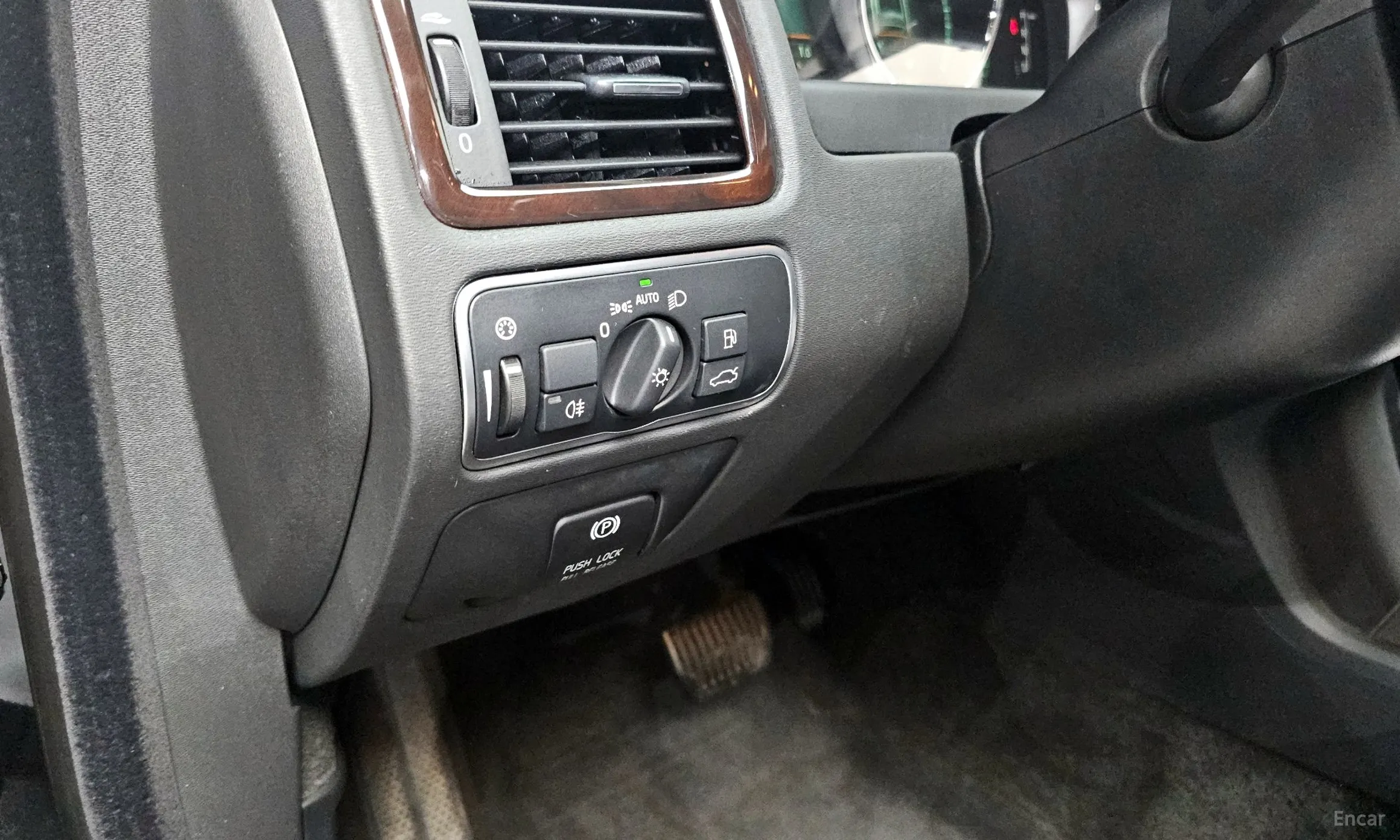 Volvo XC70 превью 14