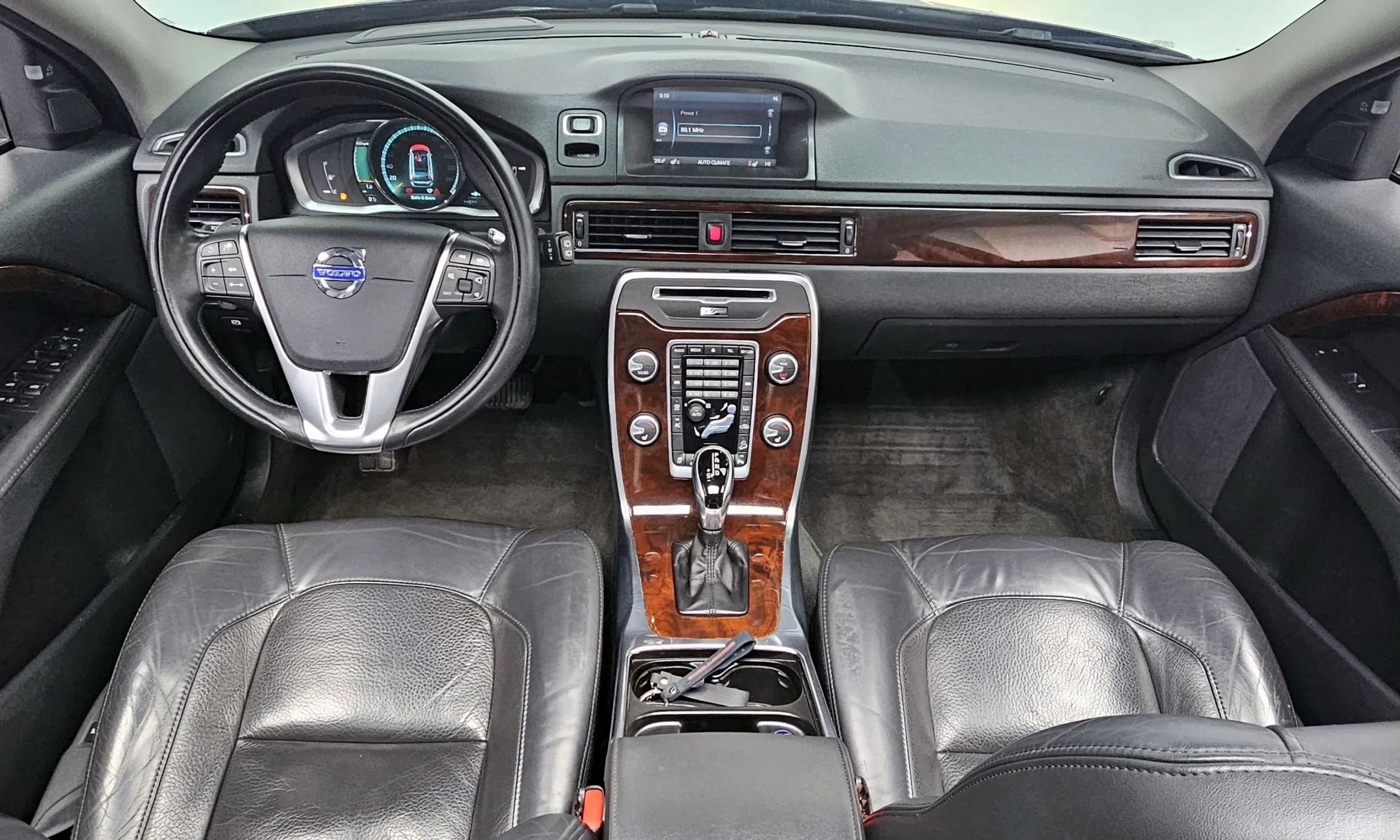 Volvo XC70 превью 7