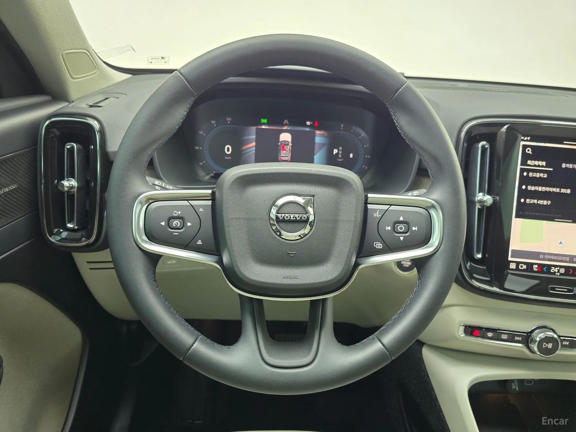 Volvo XC40 превью 11