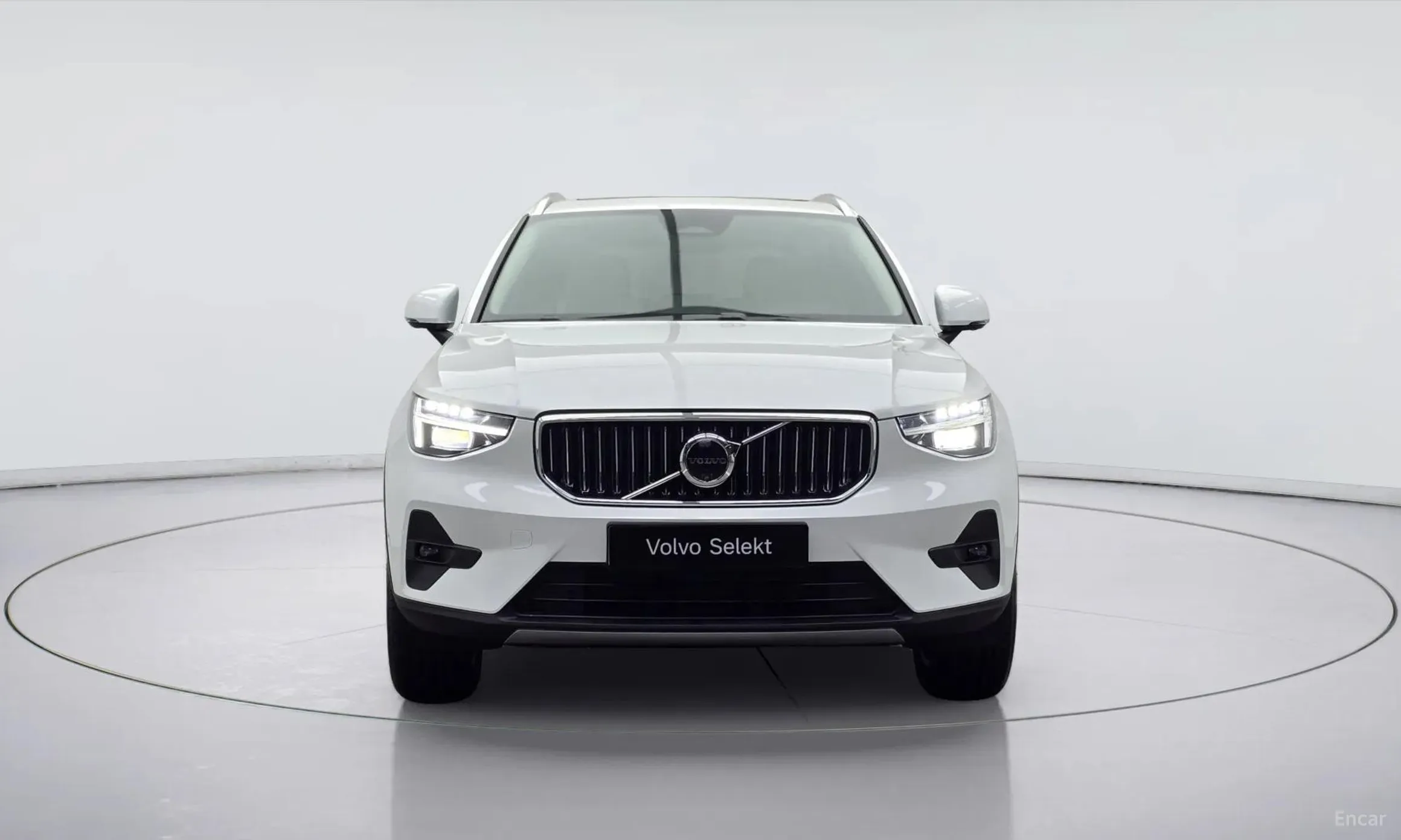 Volvo XC40 превью 3