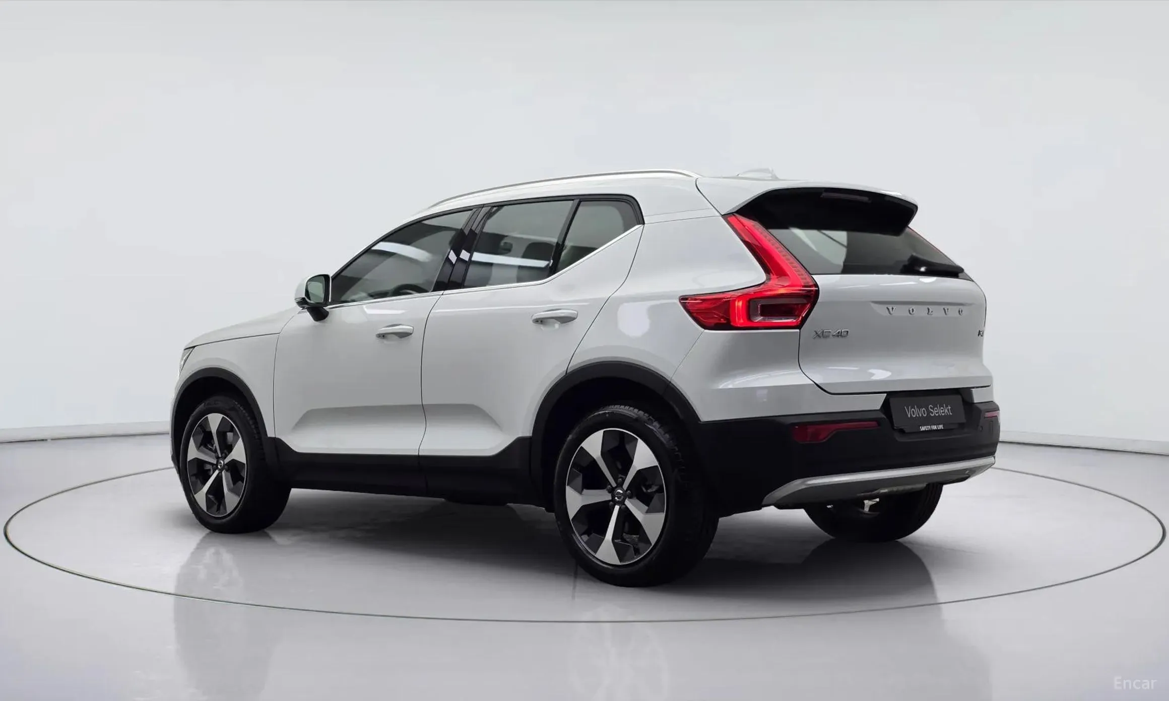 Volvo XC40 превью 4