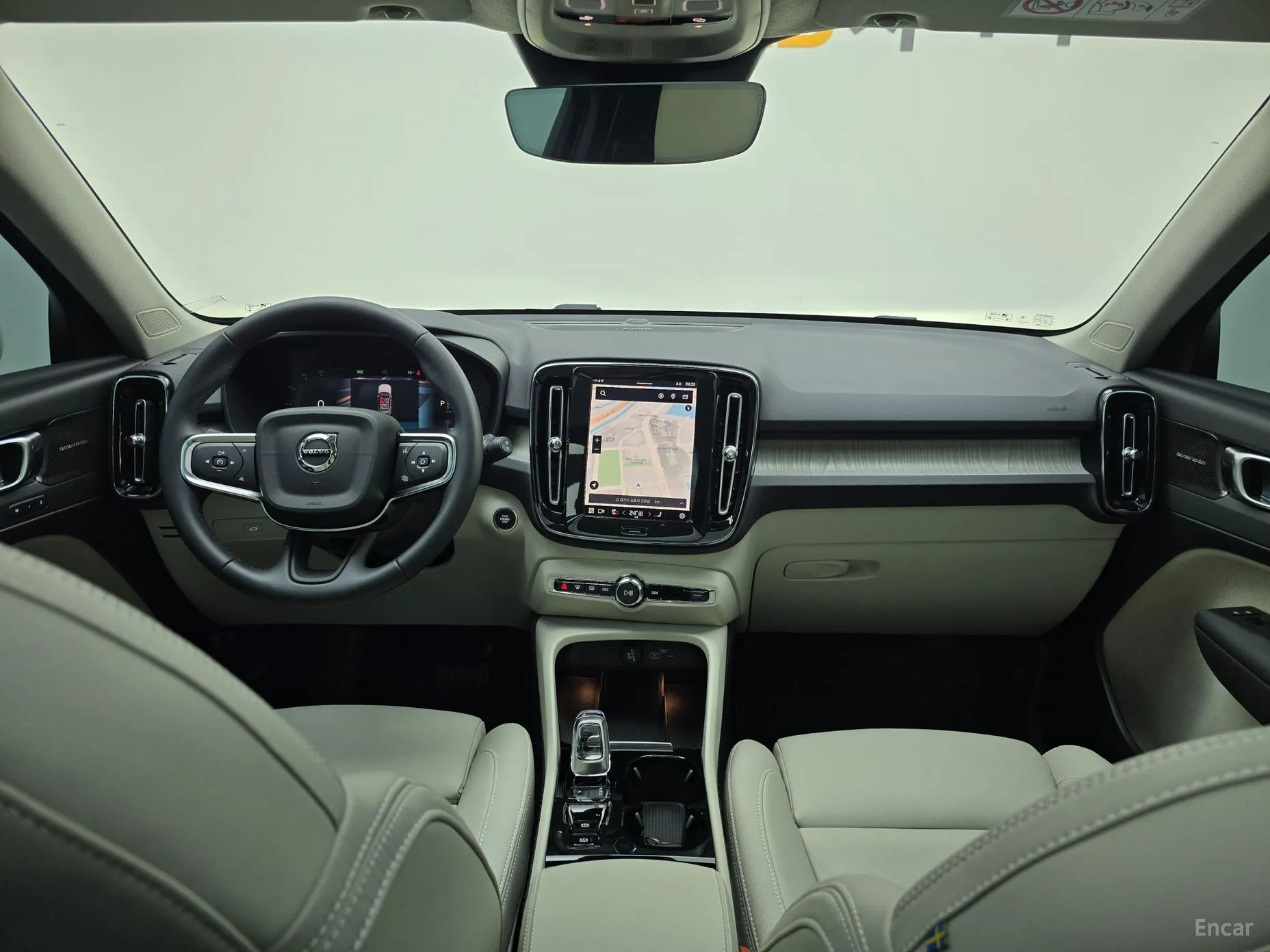 Volvo XC40 превью 7