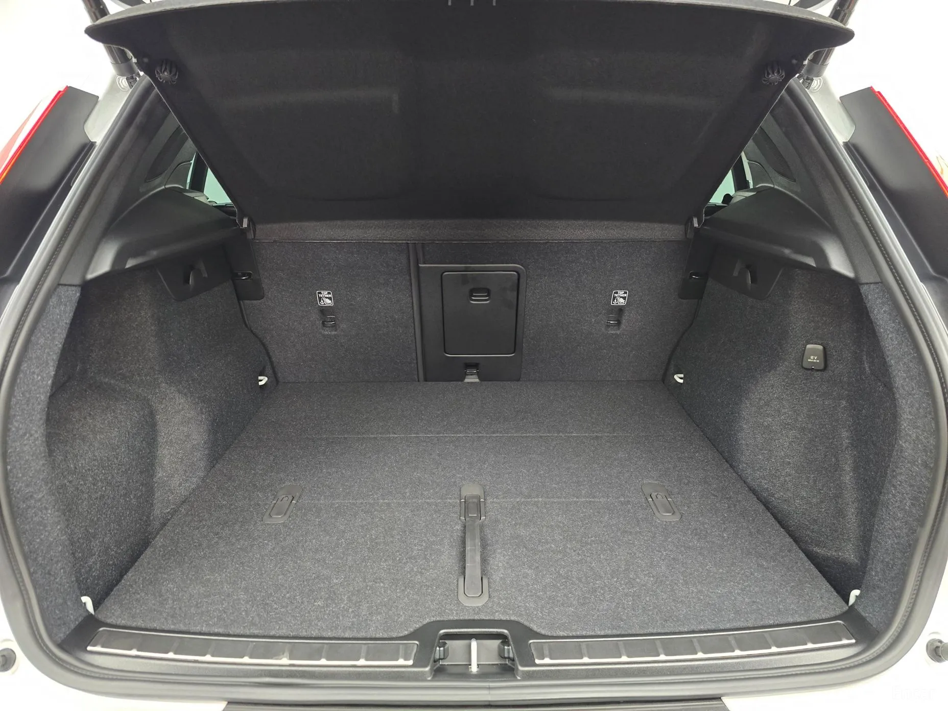 Volvo XC40 превью 12