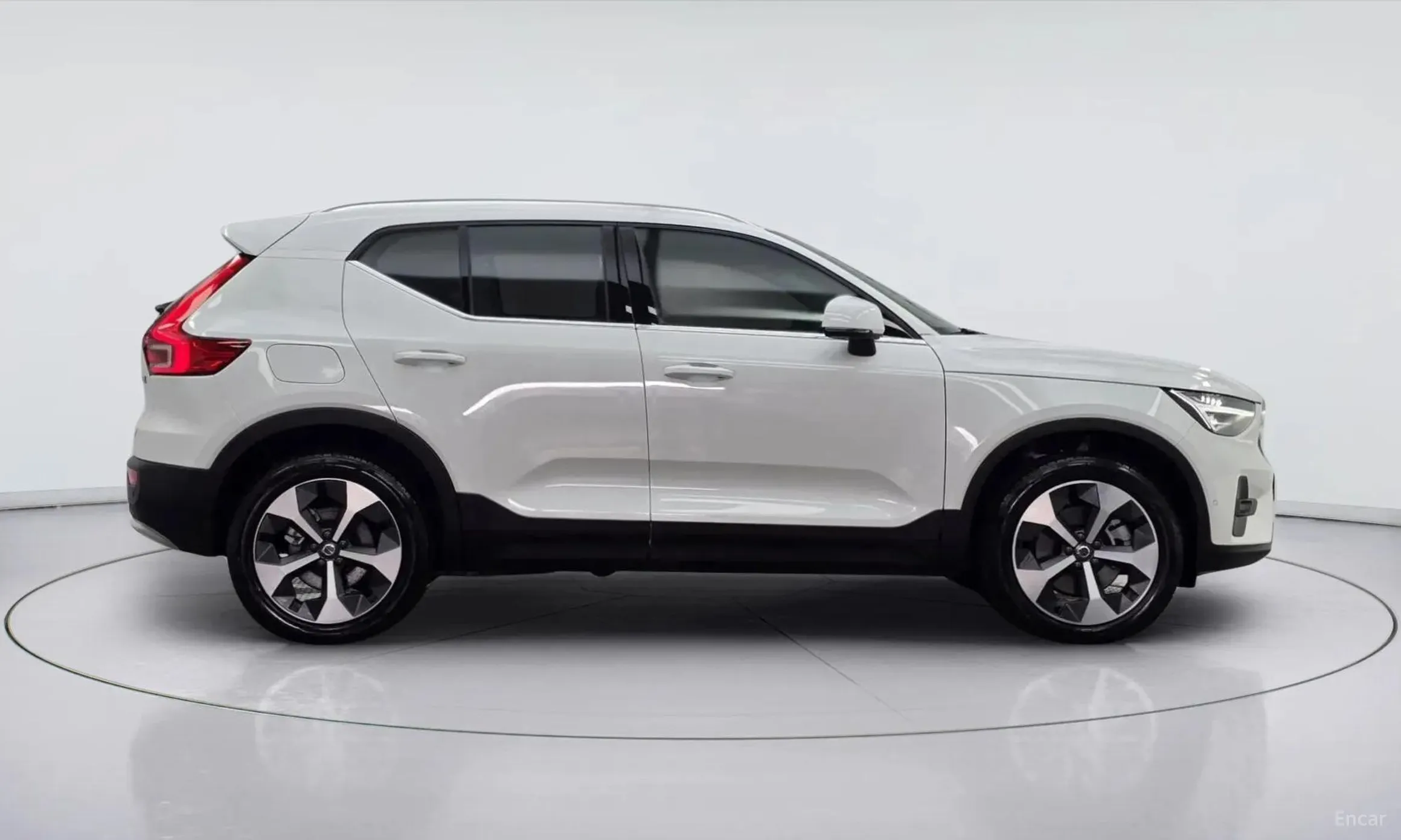 Volvo XC40 превью 3