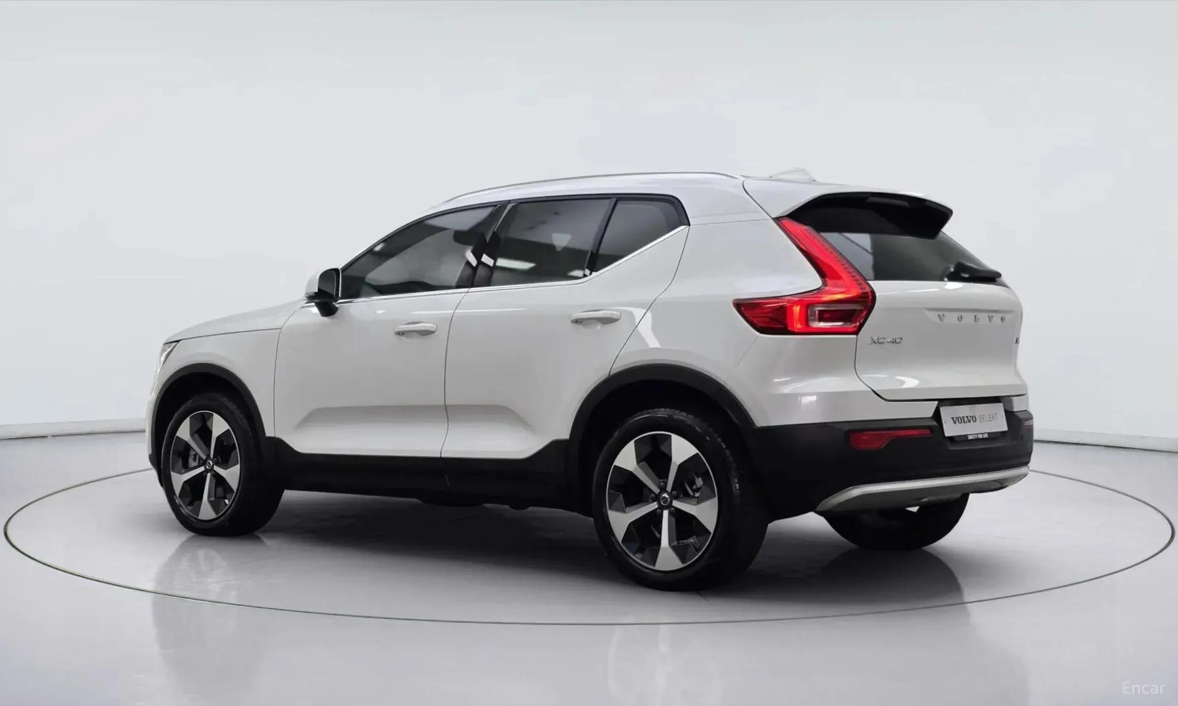 Volvo XC40 превью 4