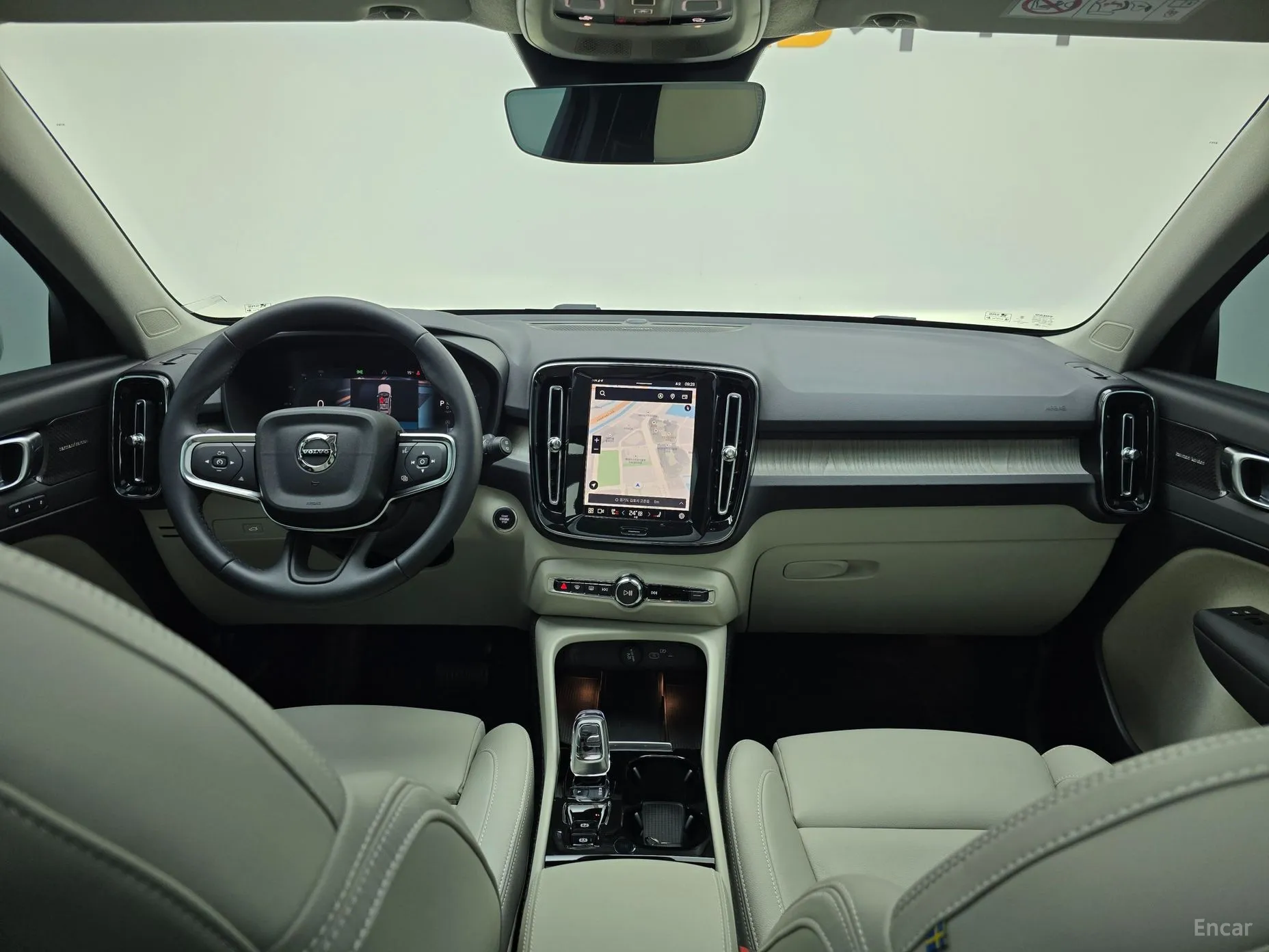 Volvo XC40 превью 7