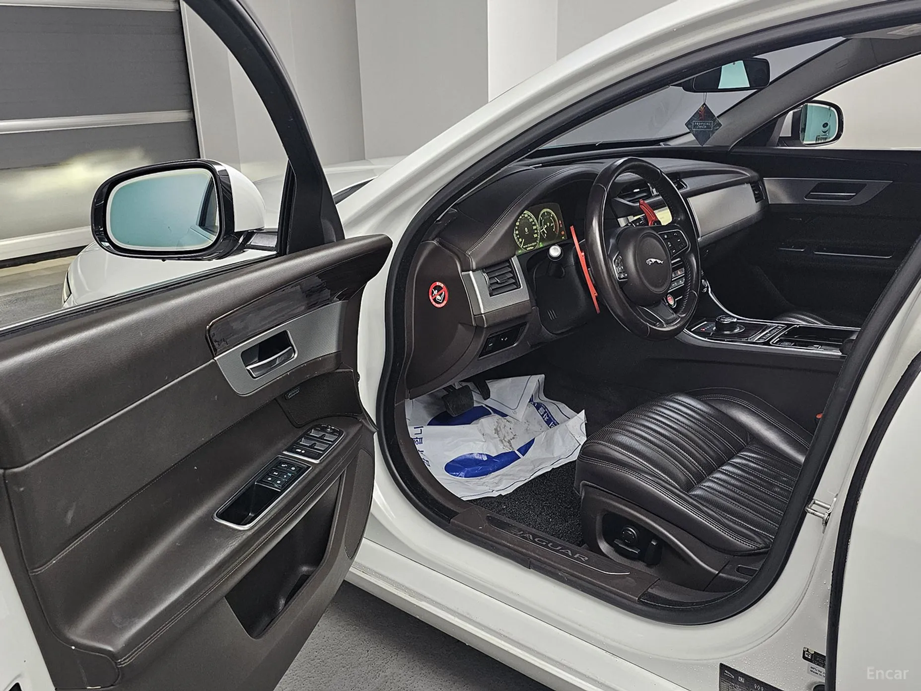 Jaguar XF (x260) превью 11