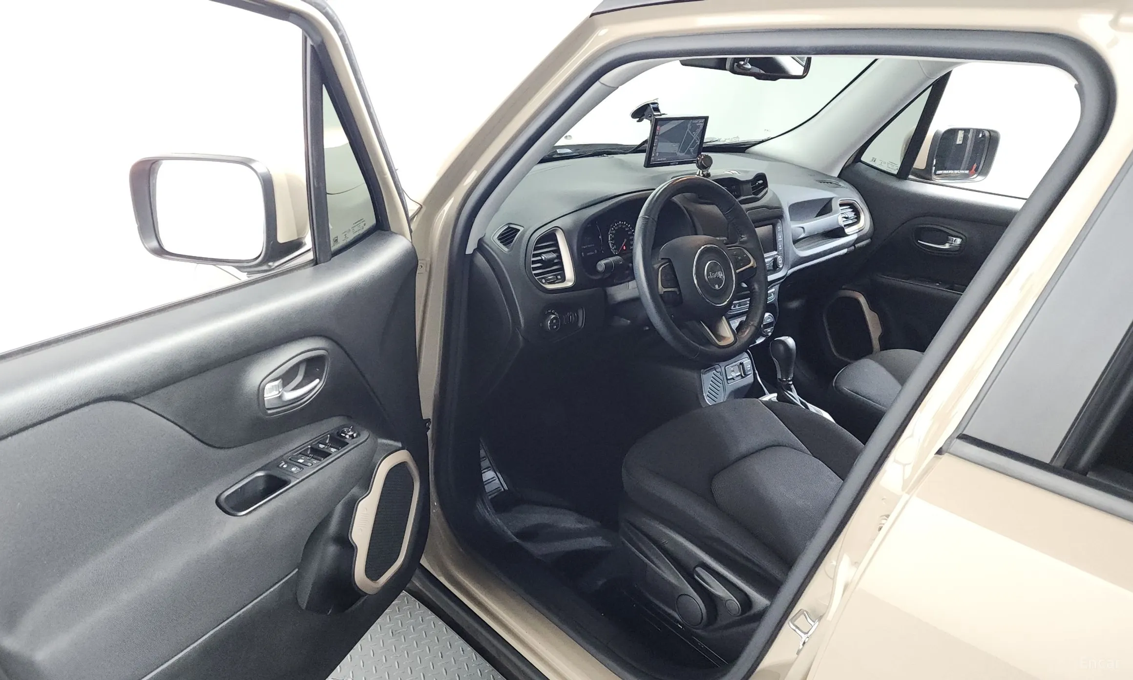 Jeep Renegade превью 10