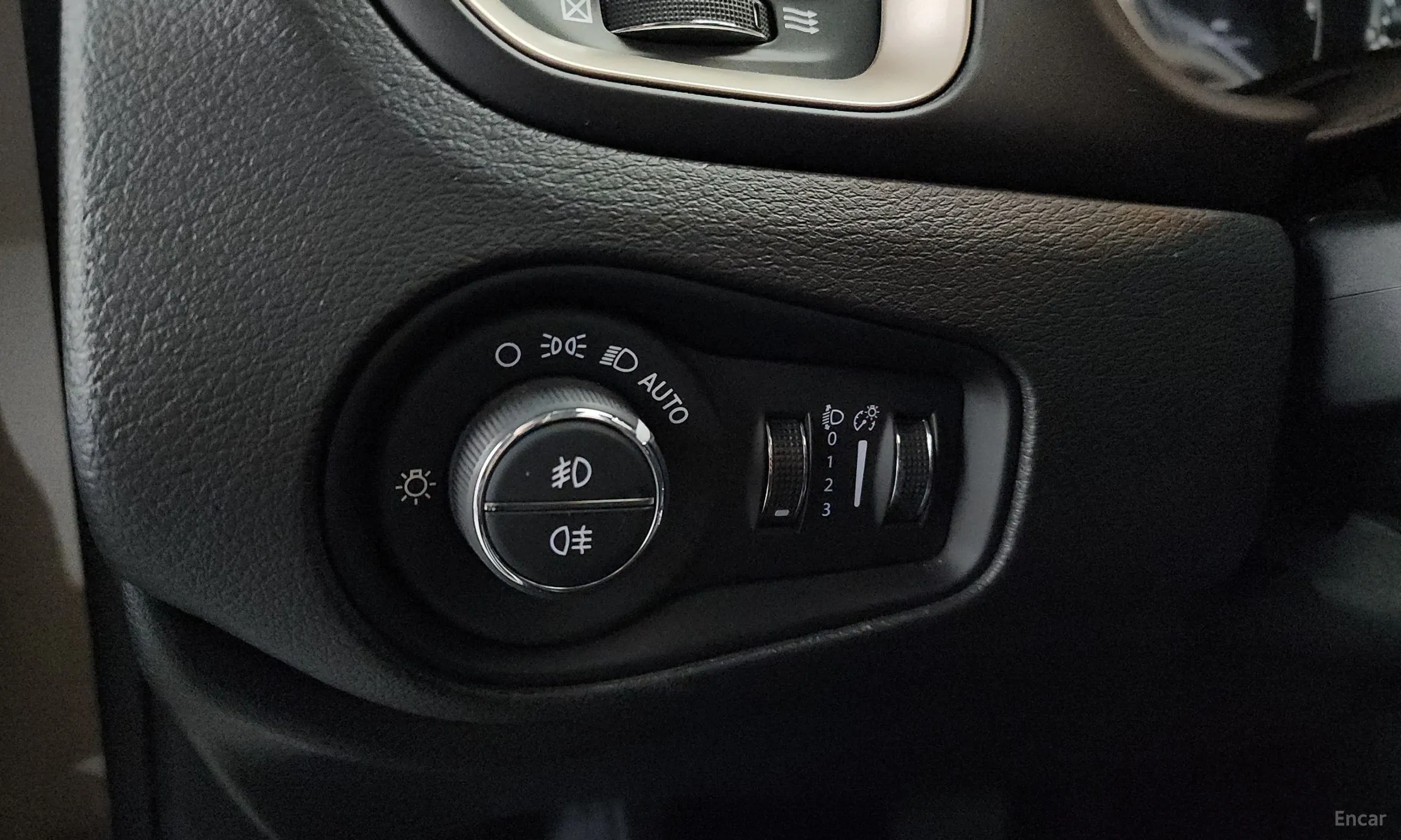 Jeep Renegade превью 14