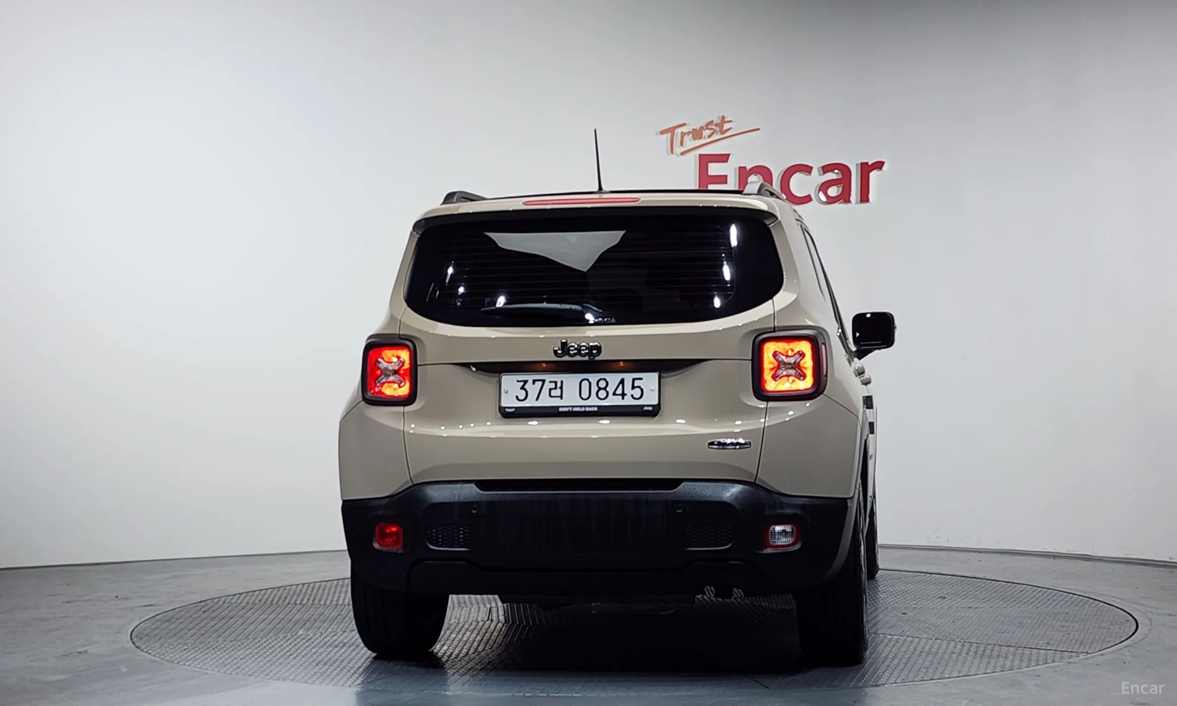 Jeep Renegade превью 4