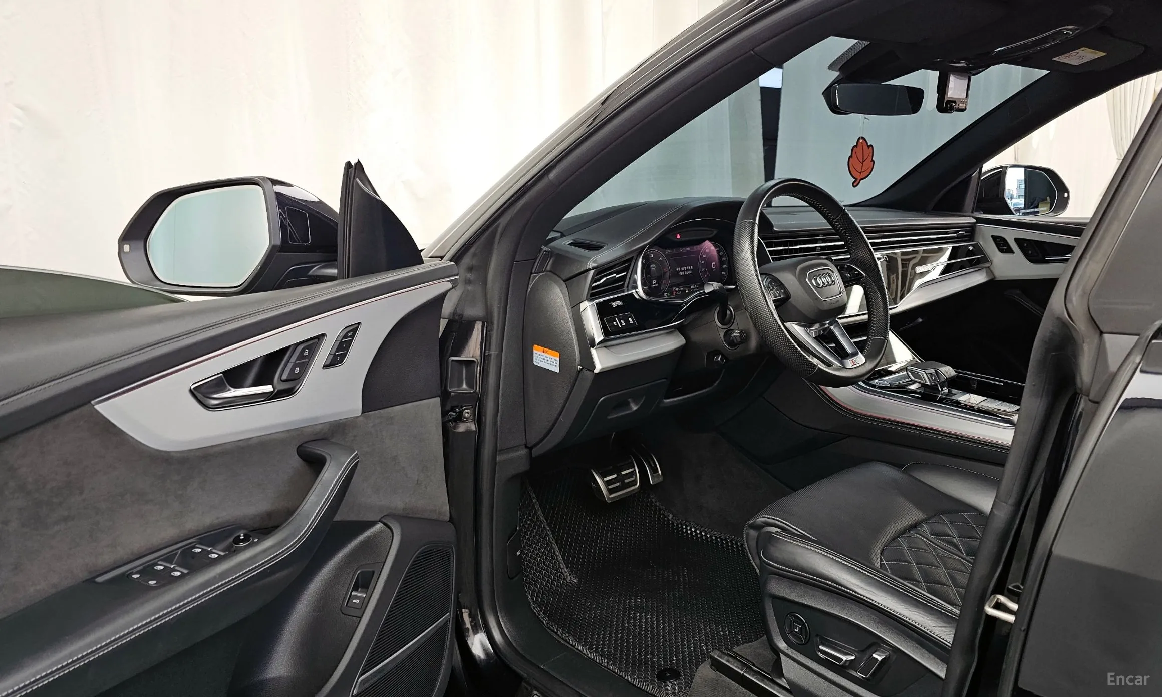 Audi Q8 (4M) превью 10